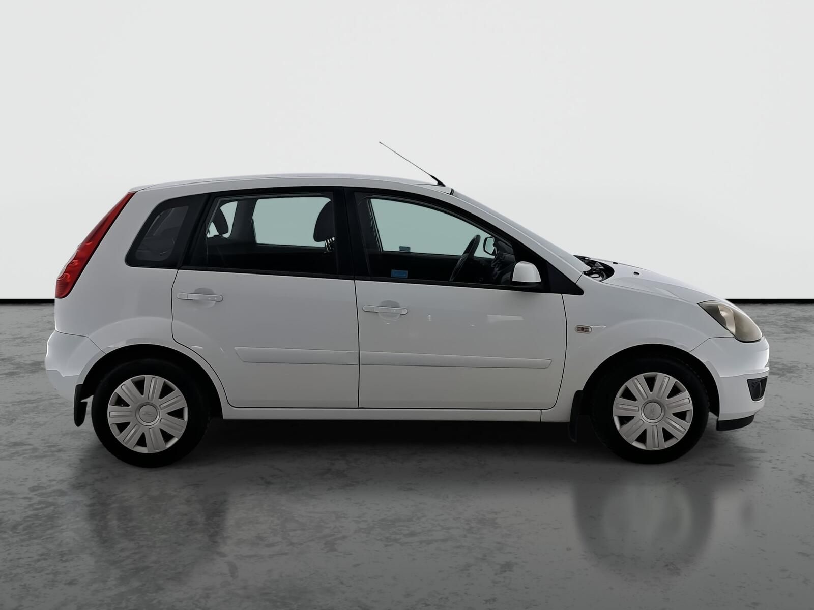 Ford Fiesta, 1.3 i, po STK, levný provoz - fotka 6