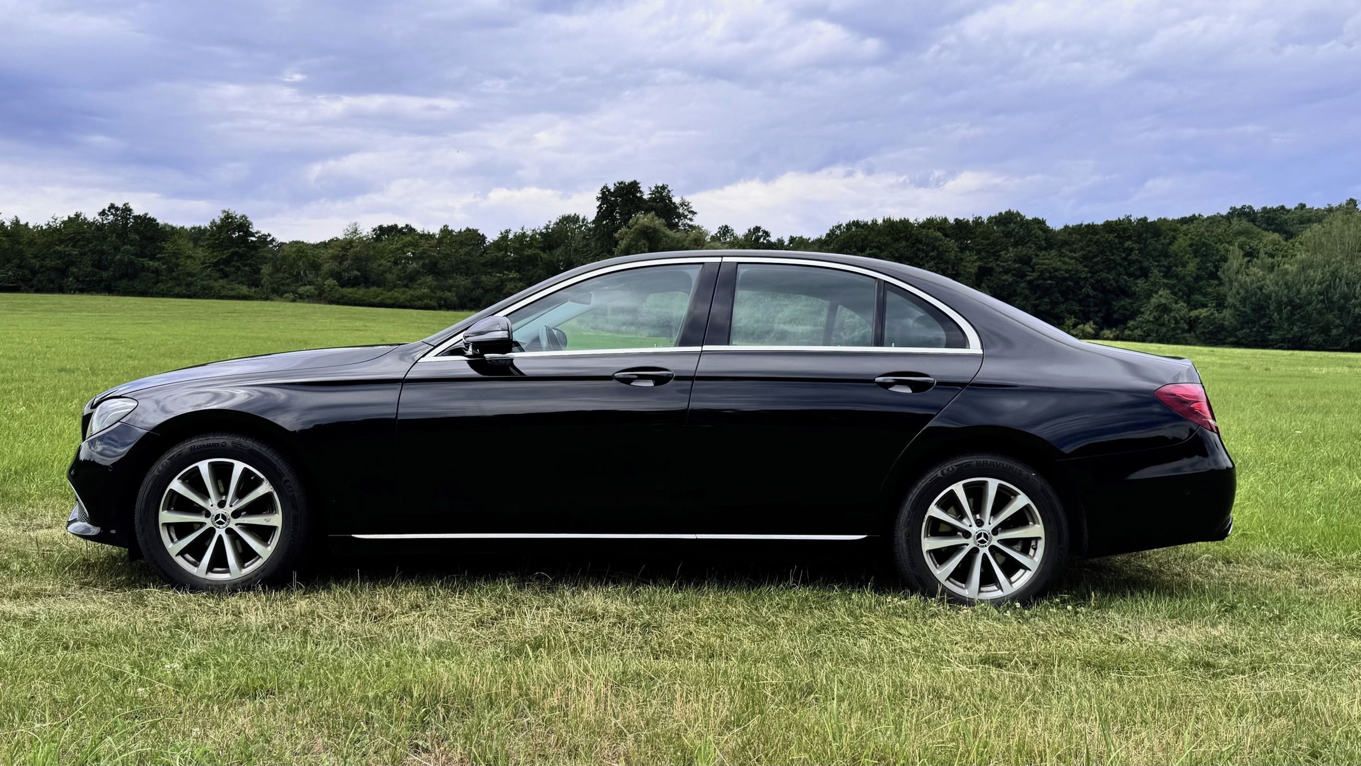 Mercedes-Benz Třídy E, E220d, MALÝ NÁJEZD, HEZKÝ STAV - fotka 5