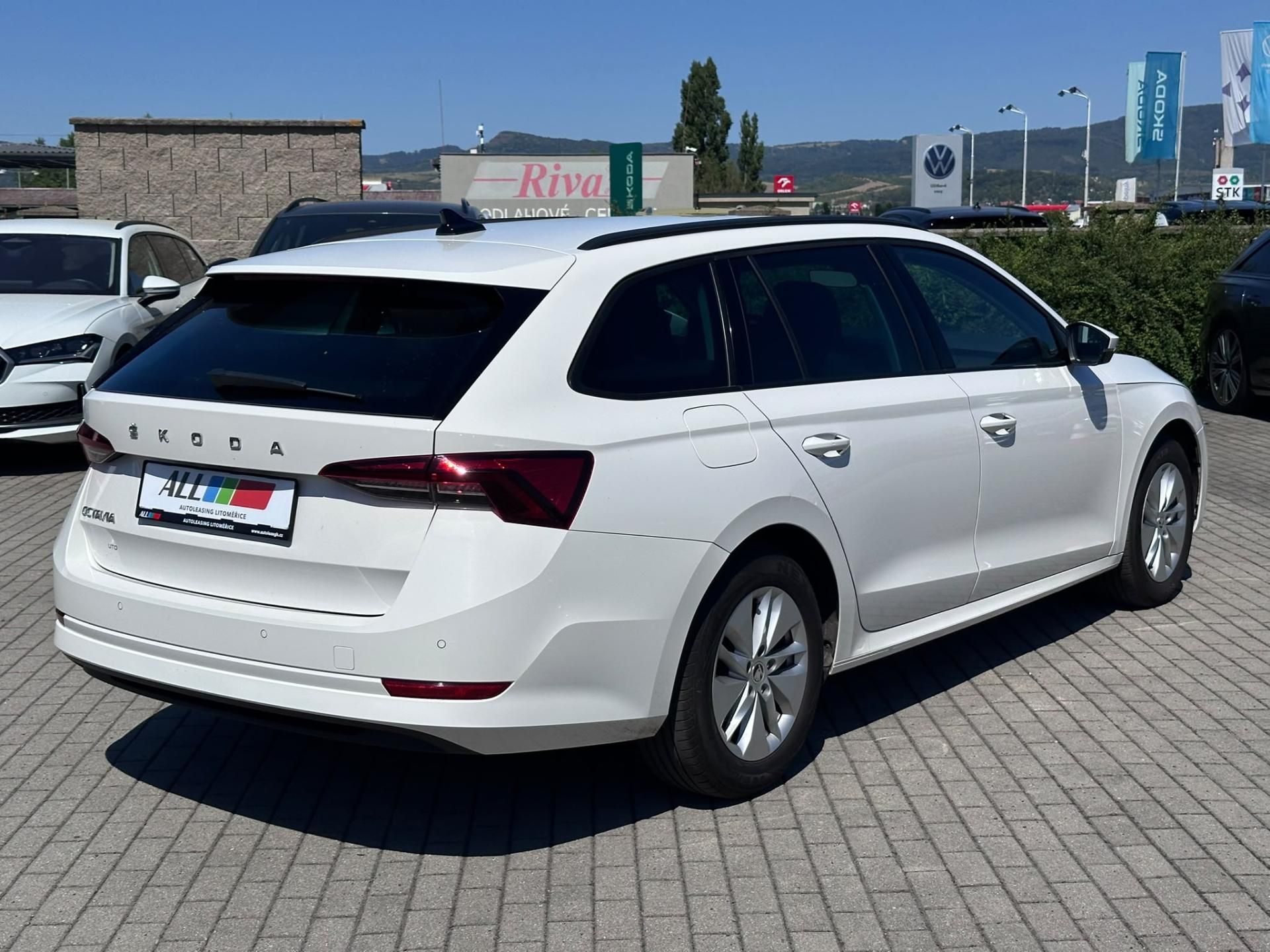 Škoda Octavia, 2.0 TDI 85kW DSG Ambition Plus - fotka 2