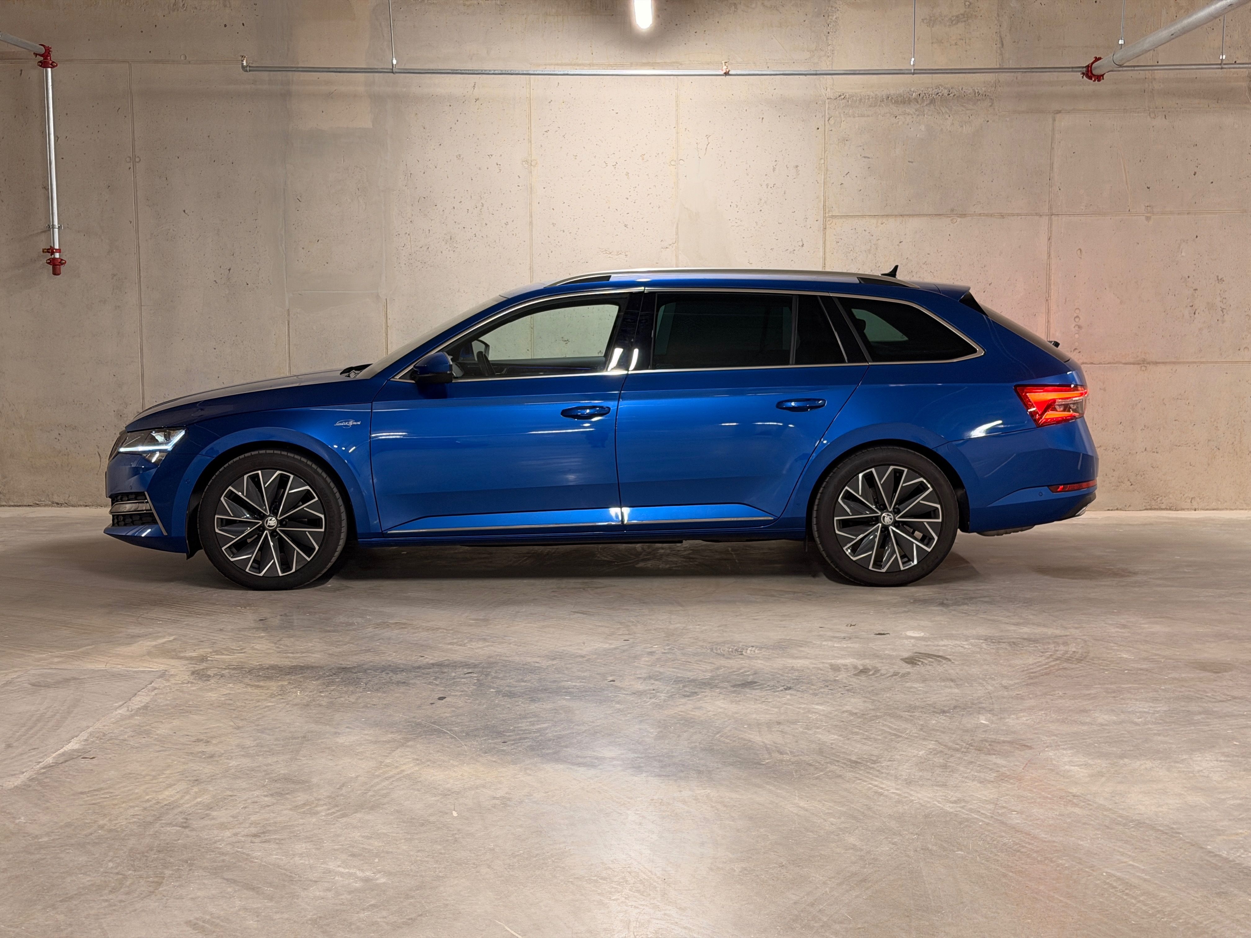 Škoda Superb, L&K 2.0 TDI 147 kW/4x4/BROWN - fotka 5