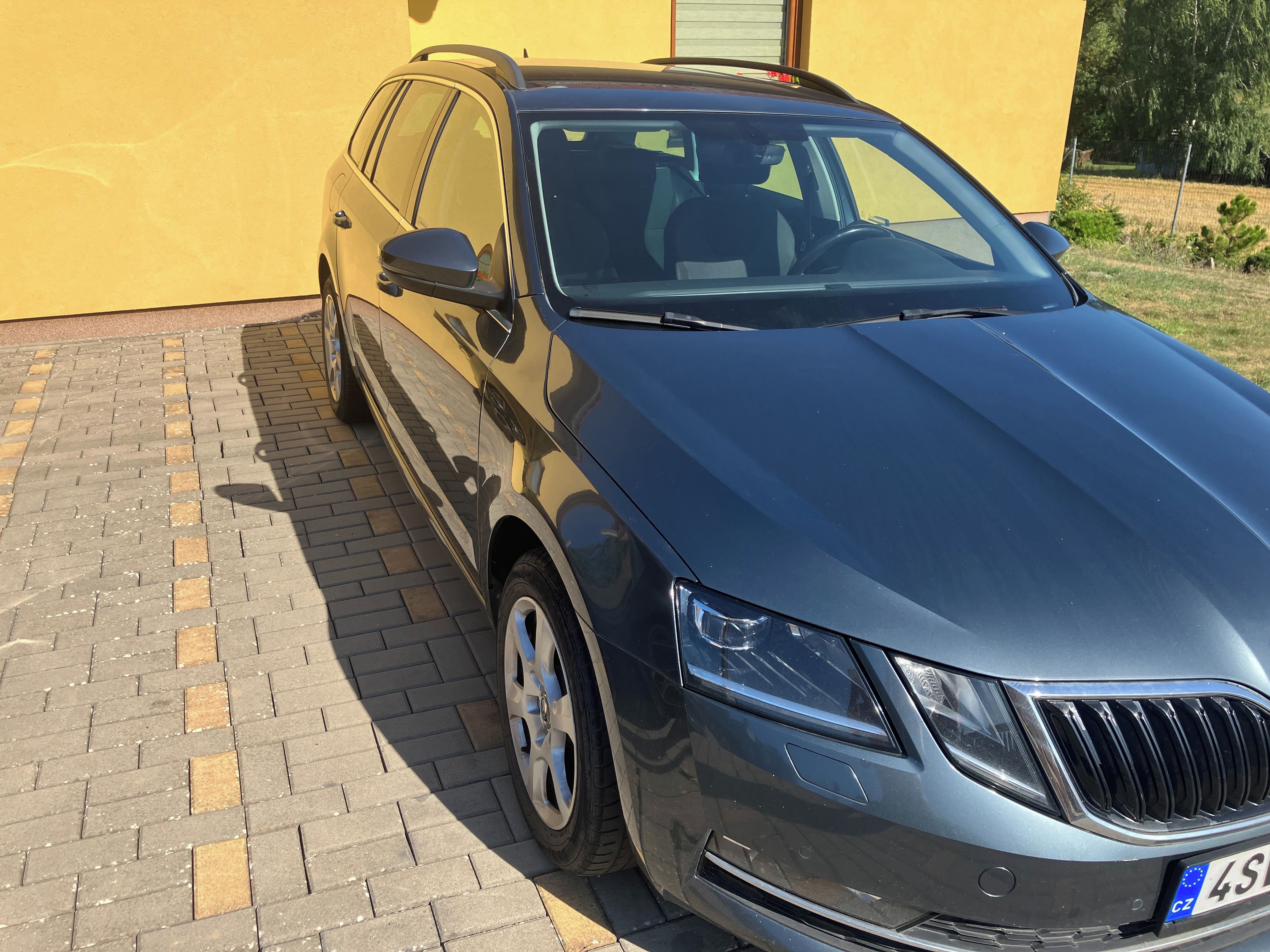 Škoda Octavia, combi 1,6 tdi DSG style - fotka 4