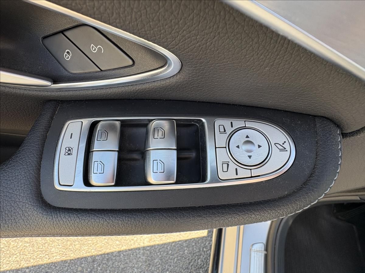 Mercedes-Benz Třídy C, 2,0 220d 143kW 4M,AVG,Led,Pano - fotka 4