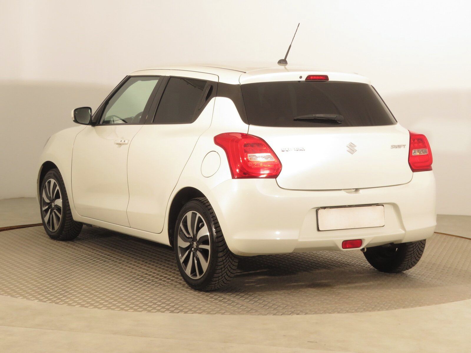 Suzuki Swift, 1.2 DualJet, Automat - fotka 4