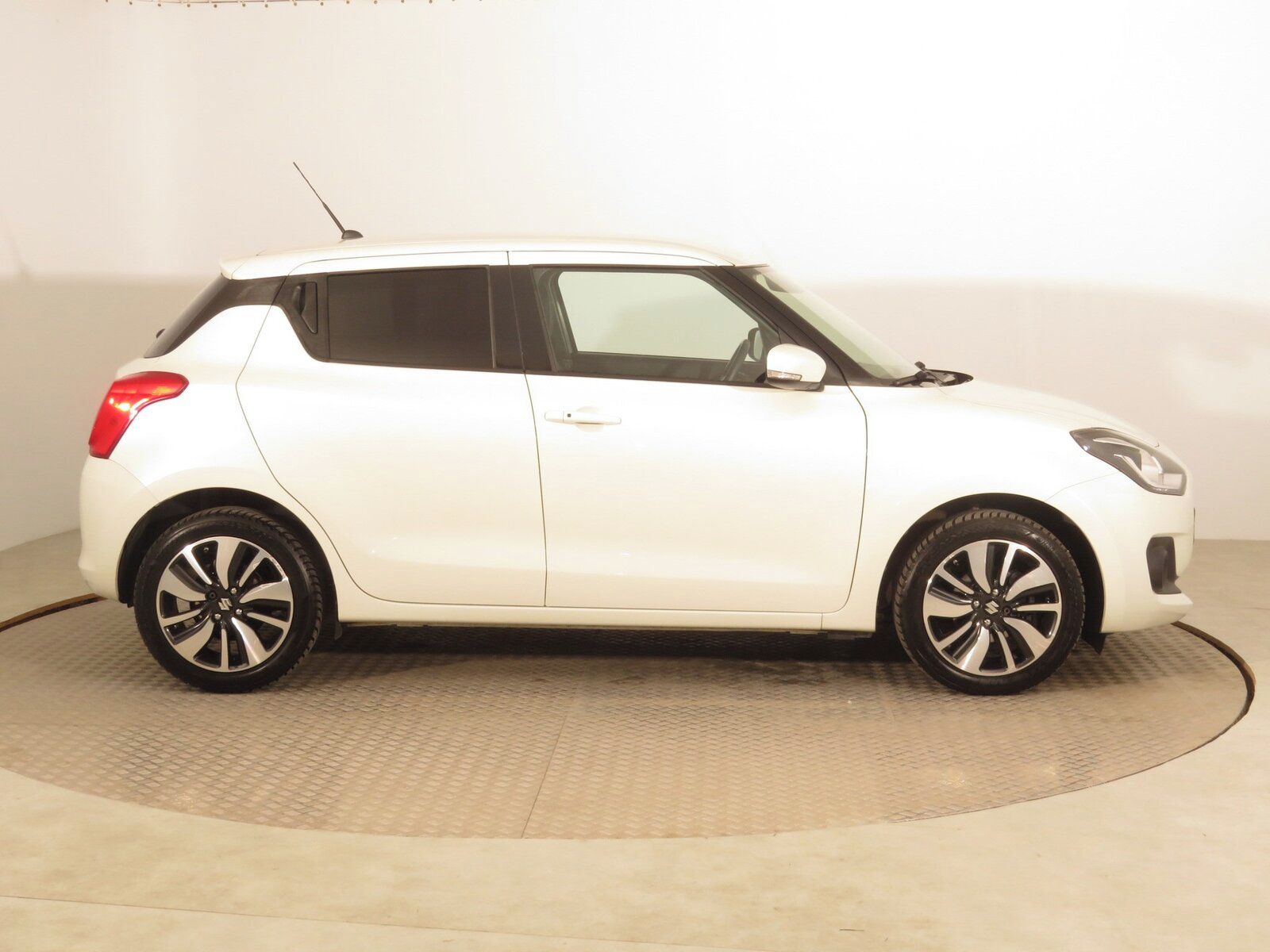 Suzuki Swift, 1.2 DualJet, Automat - fotka 6