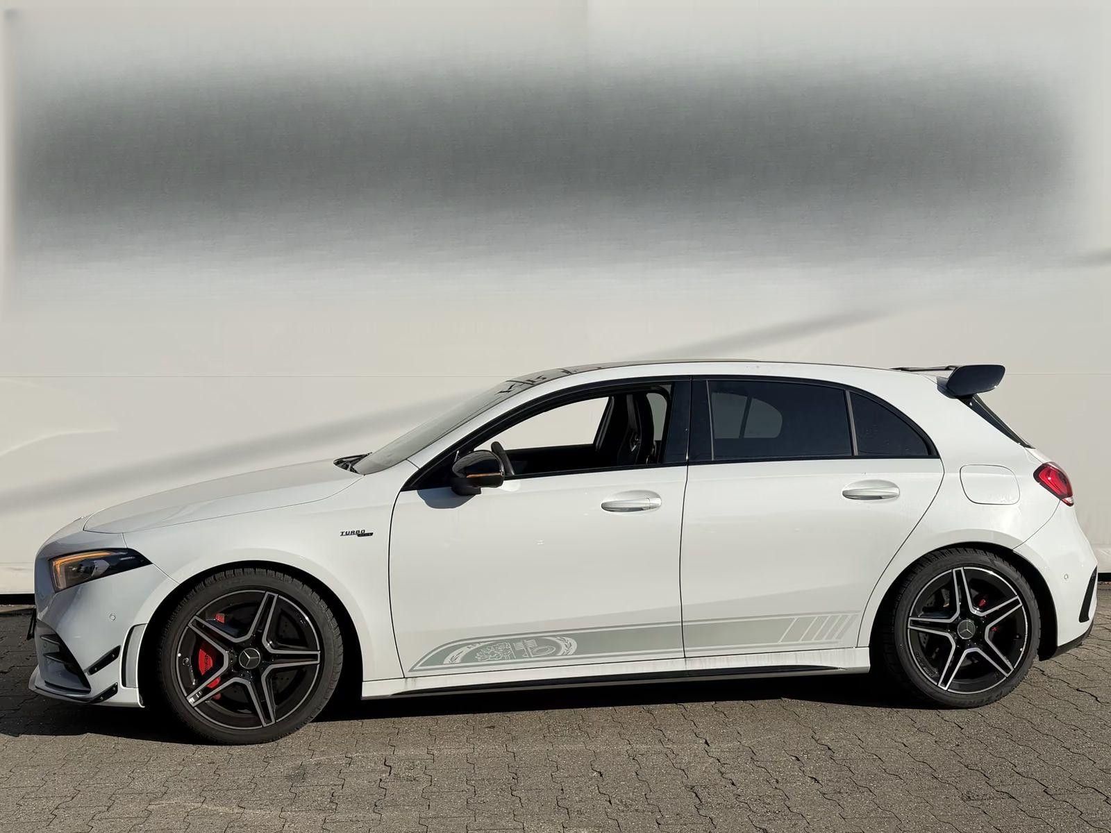 Mercedes-Benz Třídy A, 35 AMG 4Matic DCT 7G - fotka 2
