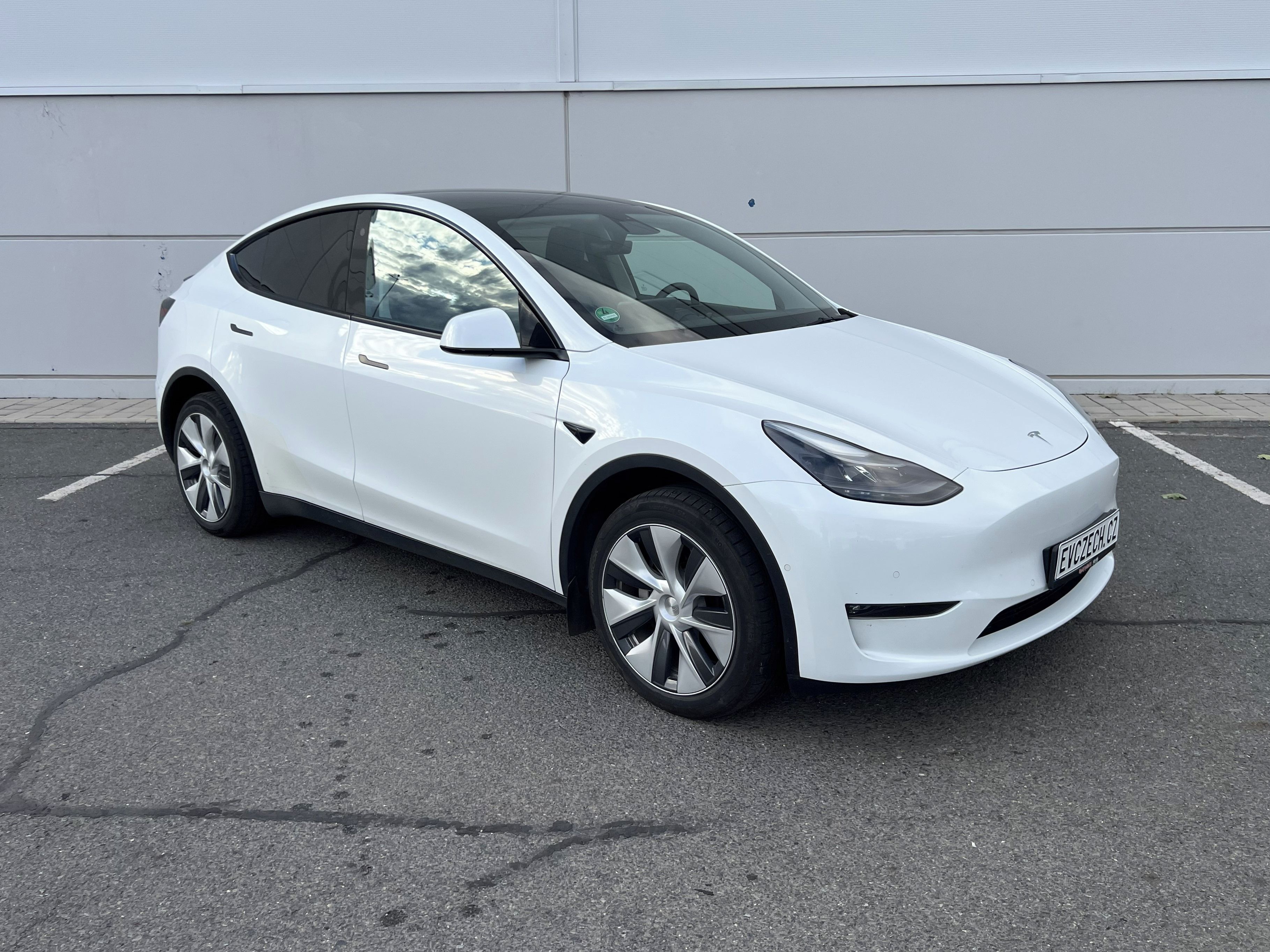 Tesla Model Y, Long Range 90% SOH - fotka 2