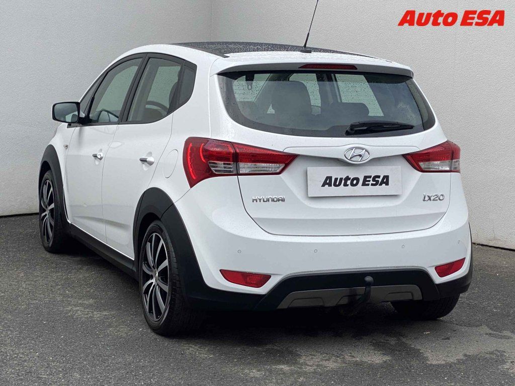 Hyundai ix20, 1.6i,AT - fotka 6