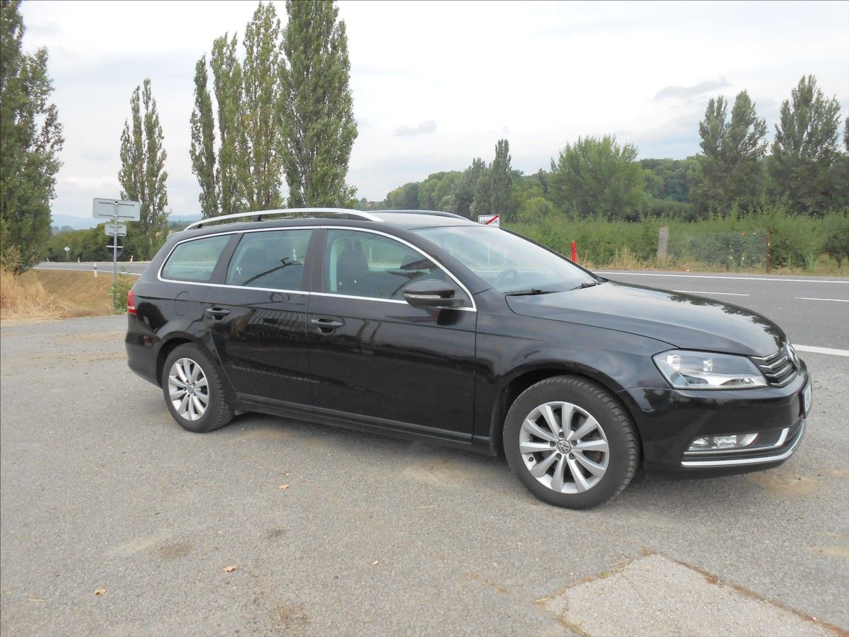Volkswagen Passat, 2,0 TDI 103 kW Serviska - fotka 6
