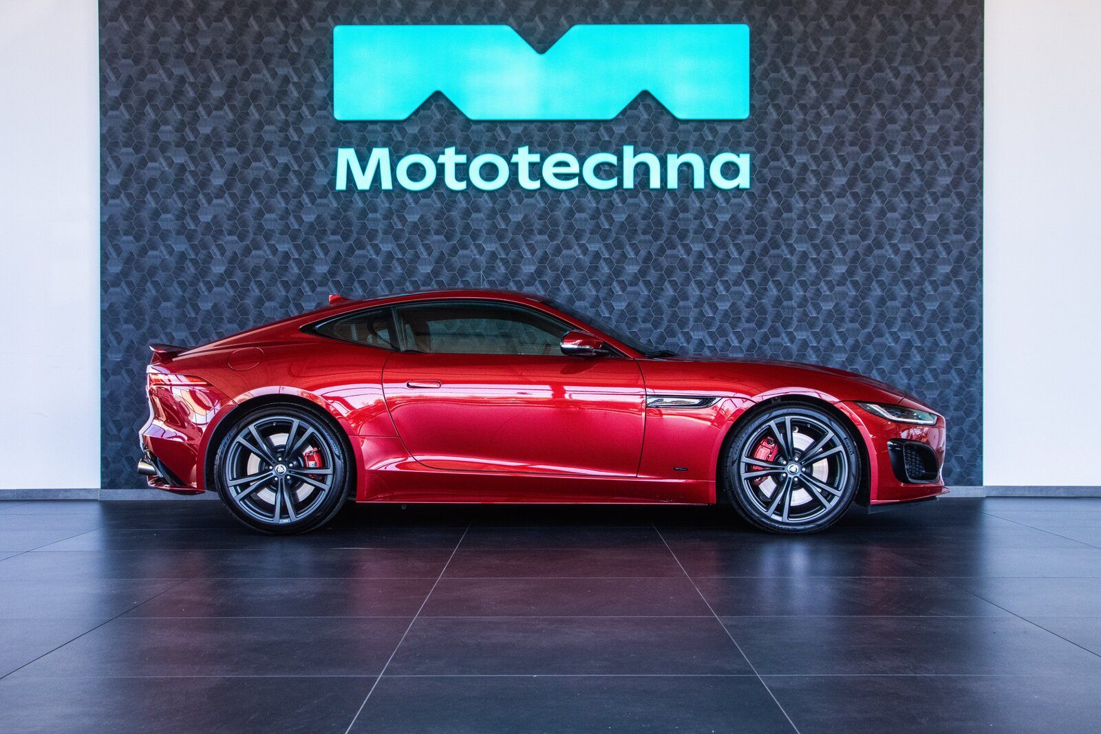 Jaguar F-Type, 575 V8 Kompressor - fotka 6