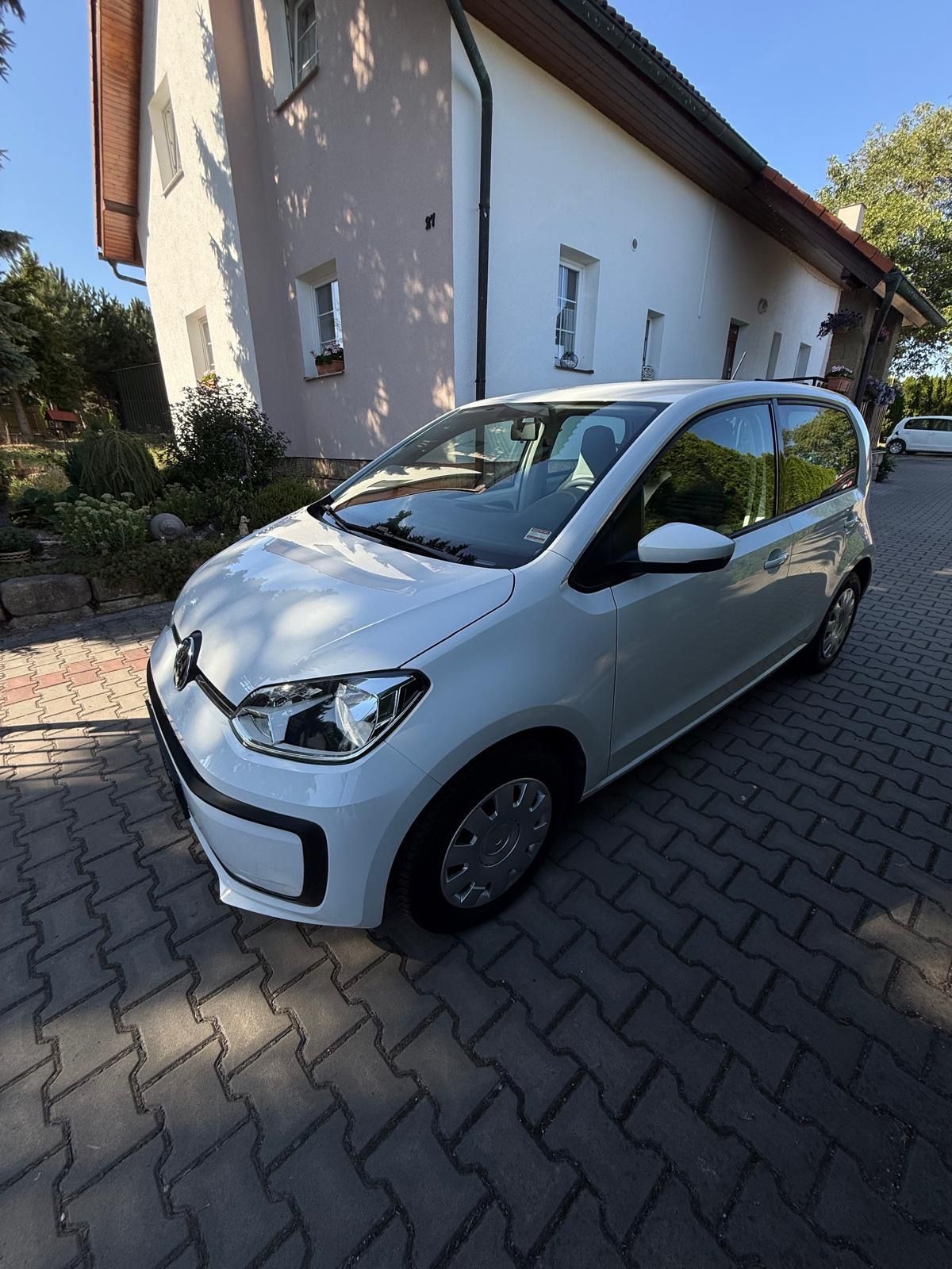 Volkswagen Up!, 1,0 i pravidelný servis,1 Maji - fotka 3