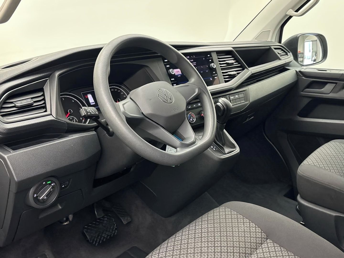 Volkswagen Multivan, T6.1 2.0 TDI Trendline*Navi* - fotka 6