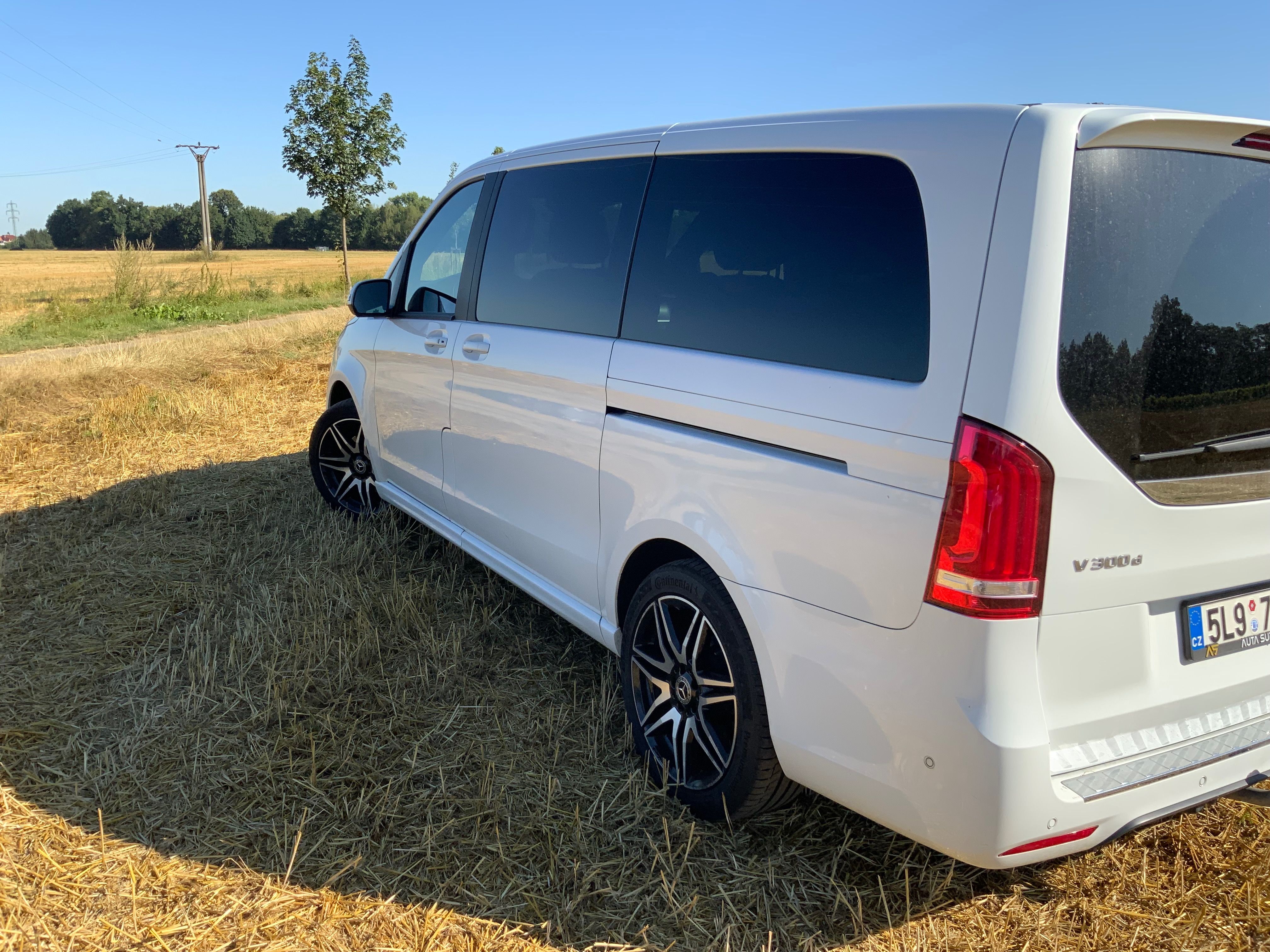Mercedes-Benz Třídy V, V300d 4 matic AMG line - fotka 4