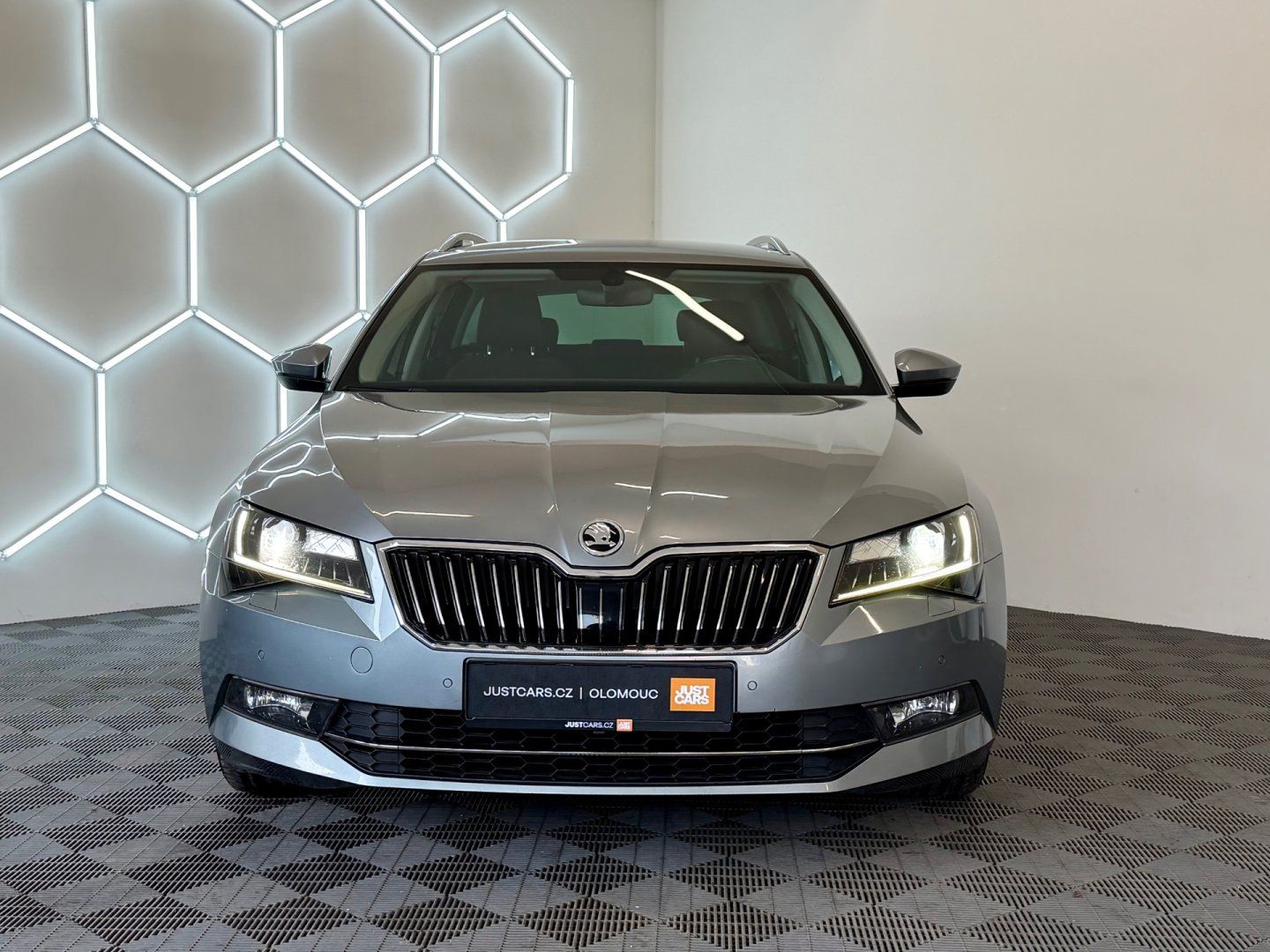 Škoda Superb, 2.0 TDI 110 kW DSG/STYLE - fotka 2