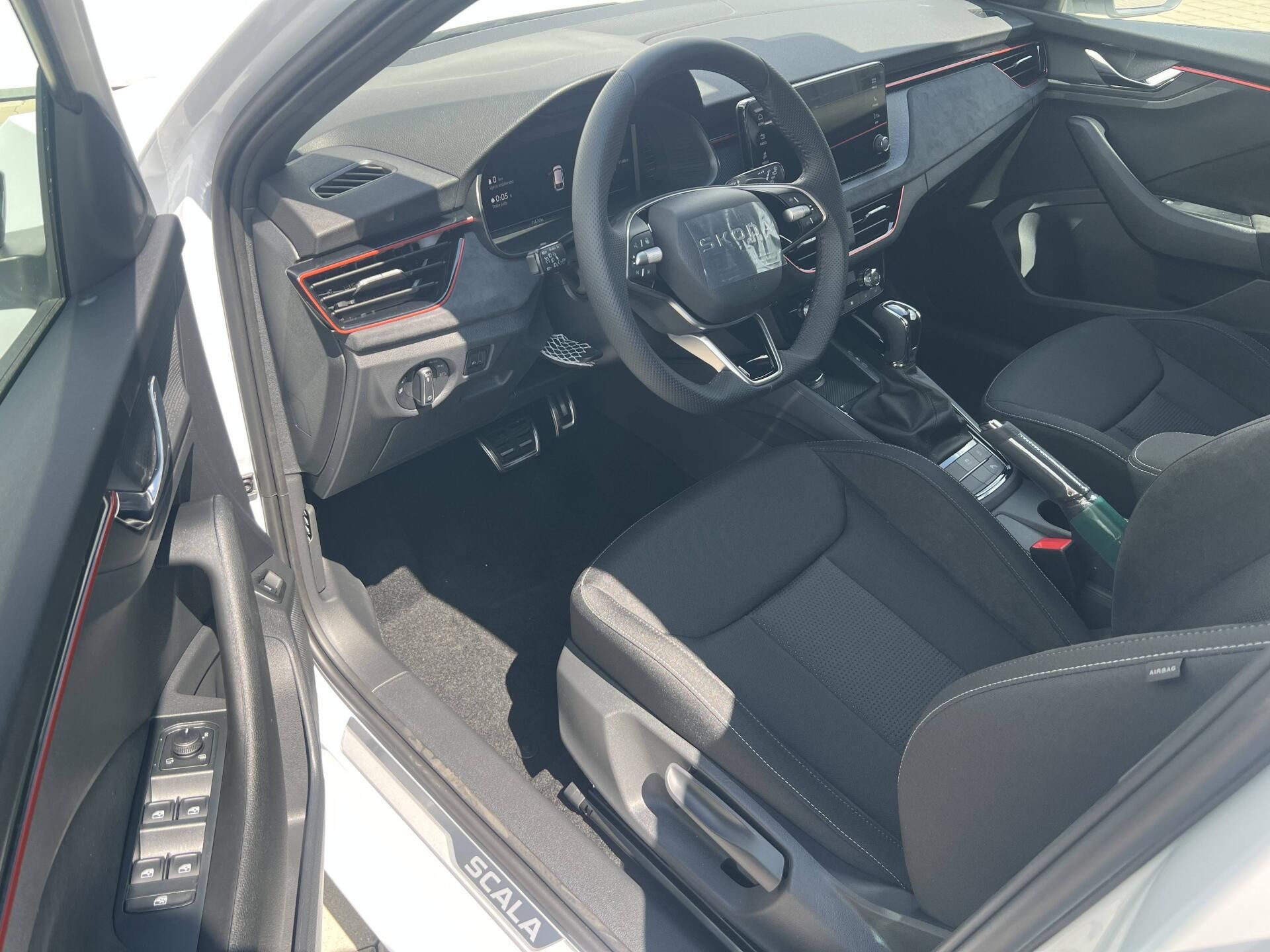 Škoda Scala, Dynamic 7DSG 1,0TSI - fotka 3