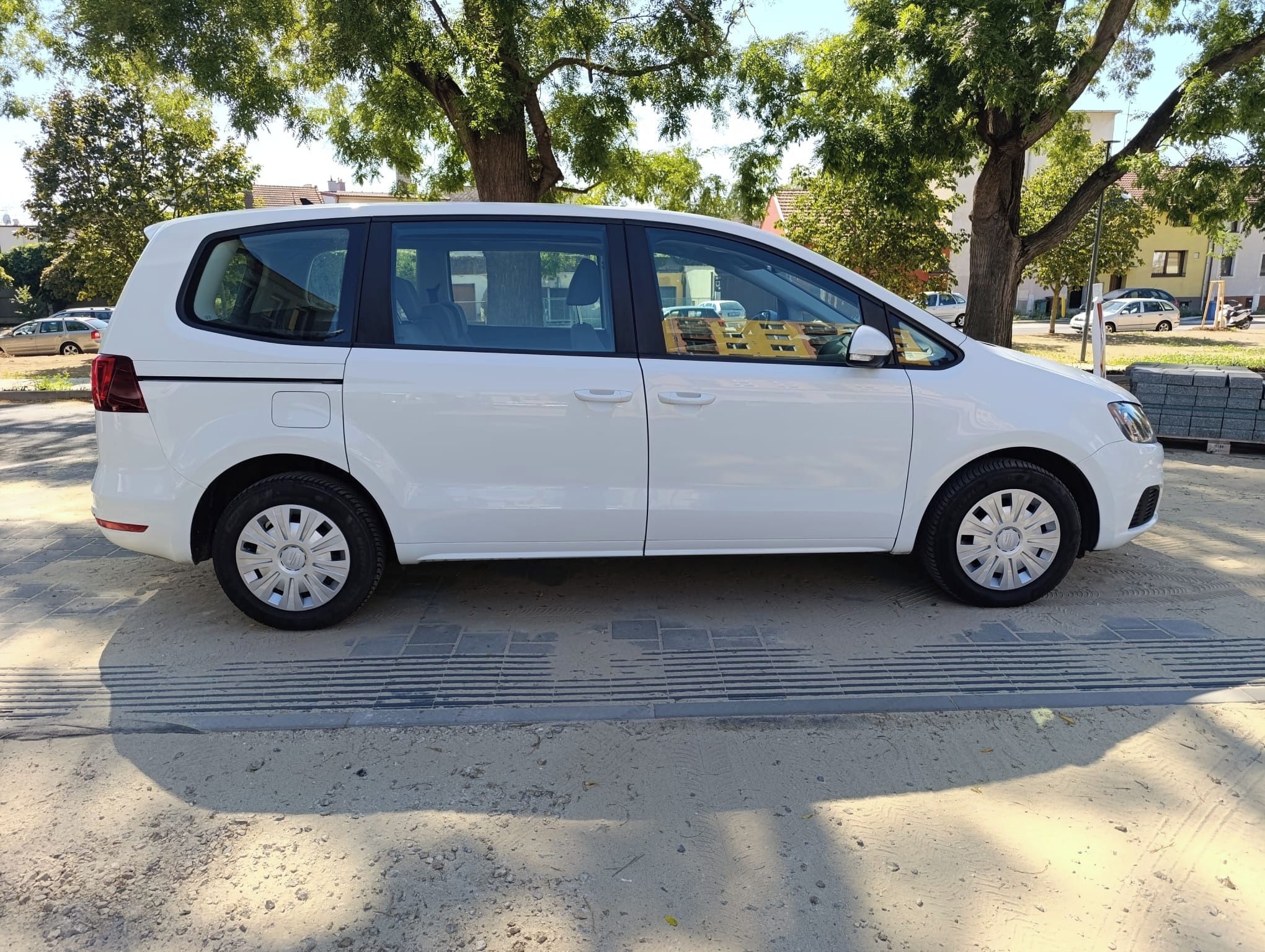 Seat Alhambra, 2.0 TDi 110kW 1. majitel - fotka 2