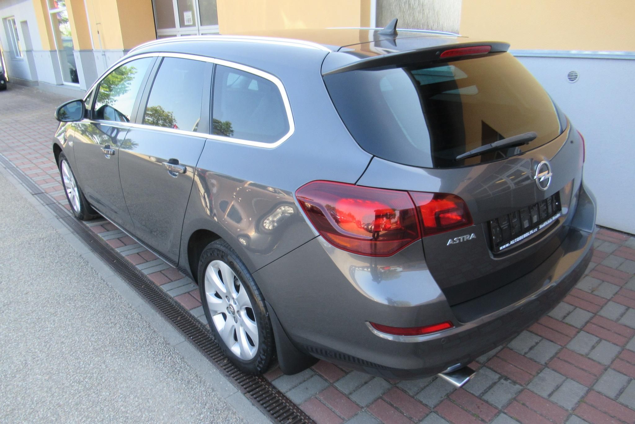 Opel Astra, 1.4i AUT. KLIMA NAVIGACE - fotka 4
