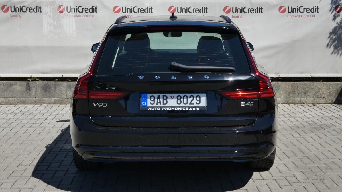 Volvo V90, B4 mHEV AWD aut. Momentum Pro - fotka 4