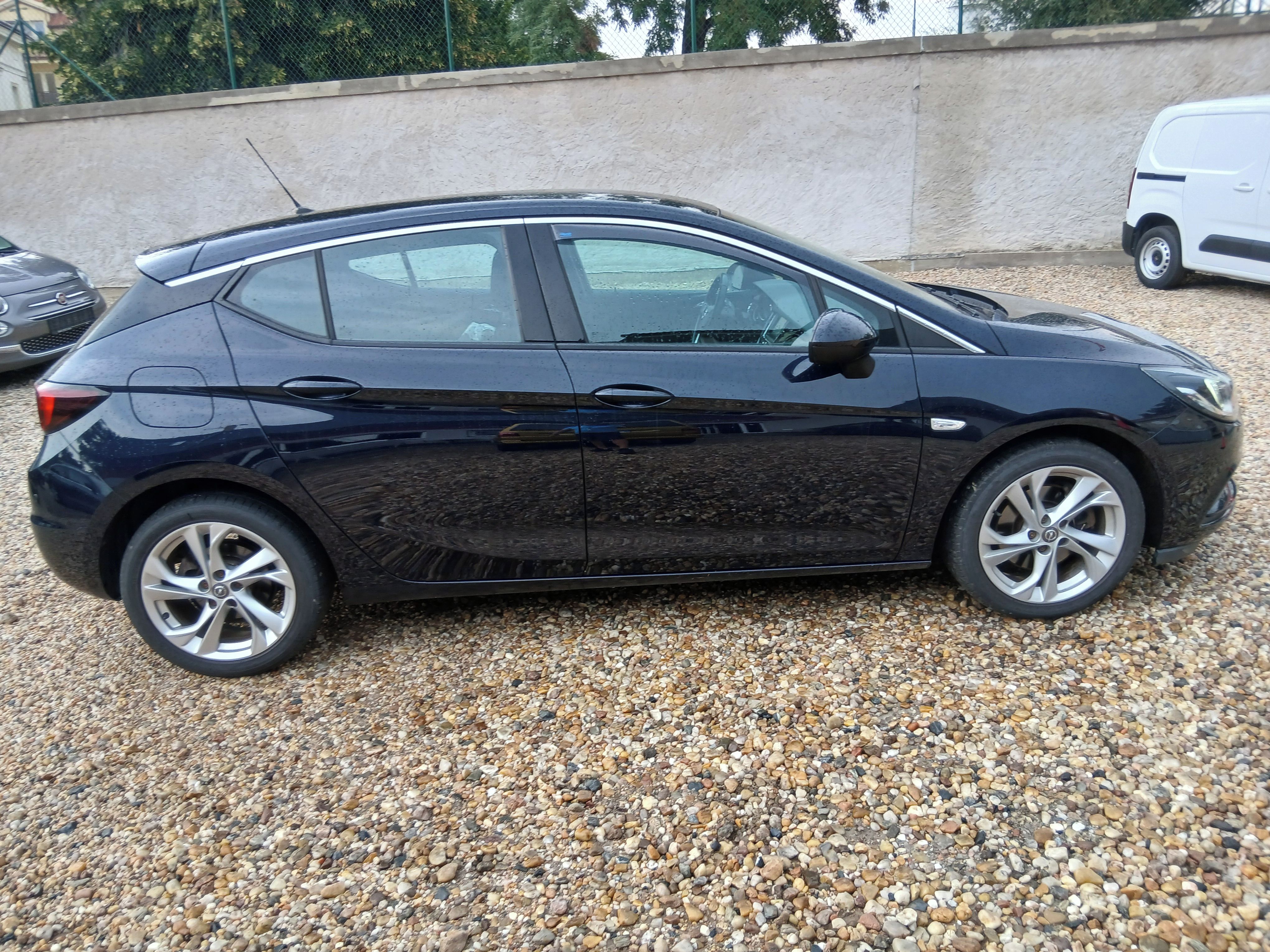 Opel Astra, 1.6CDTi 100KW S.Kniha +Zim.kol - fotka 4