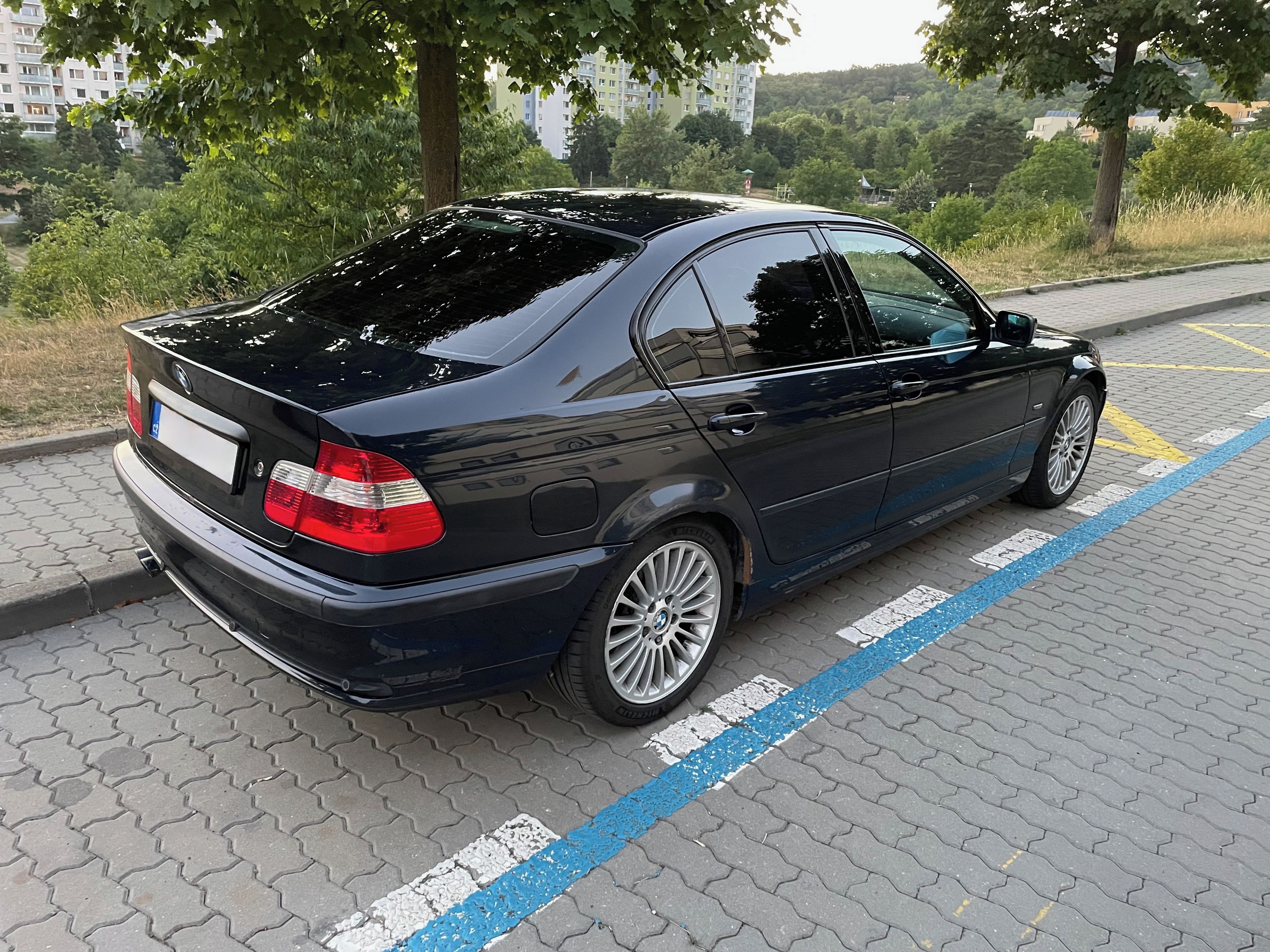 BMW Řada 3, 330i Individual, H&K, sp. kůže - fotka 6