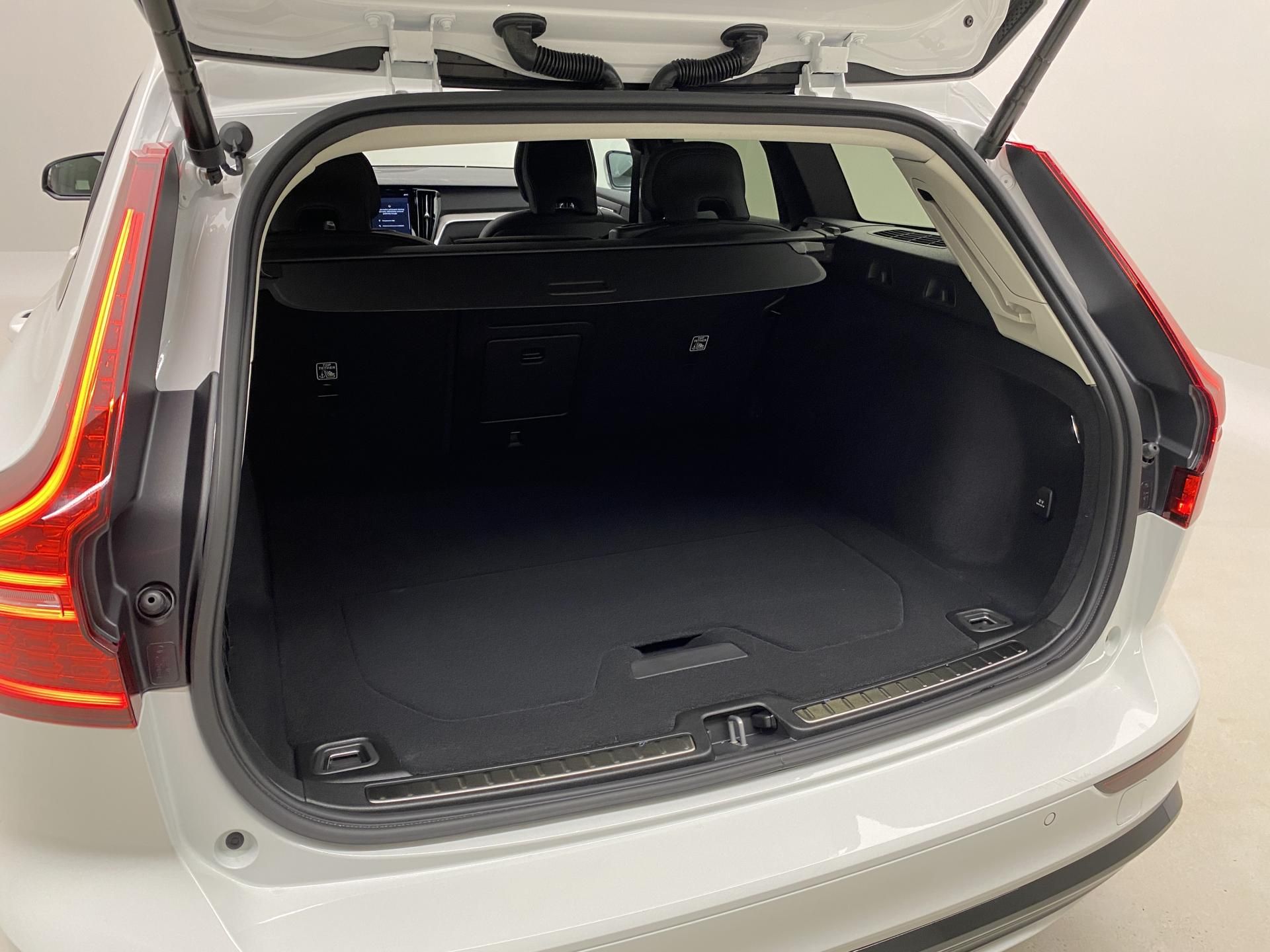 Volvo V60, T6 AWD Plug-in DARK PLUS - fotka 5