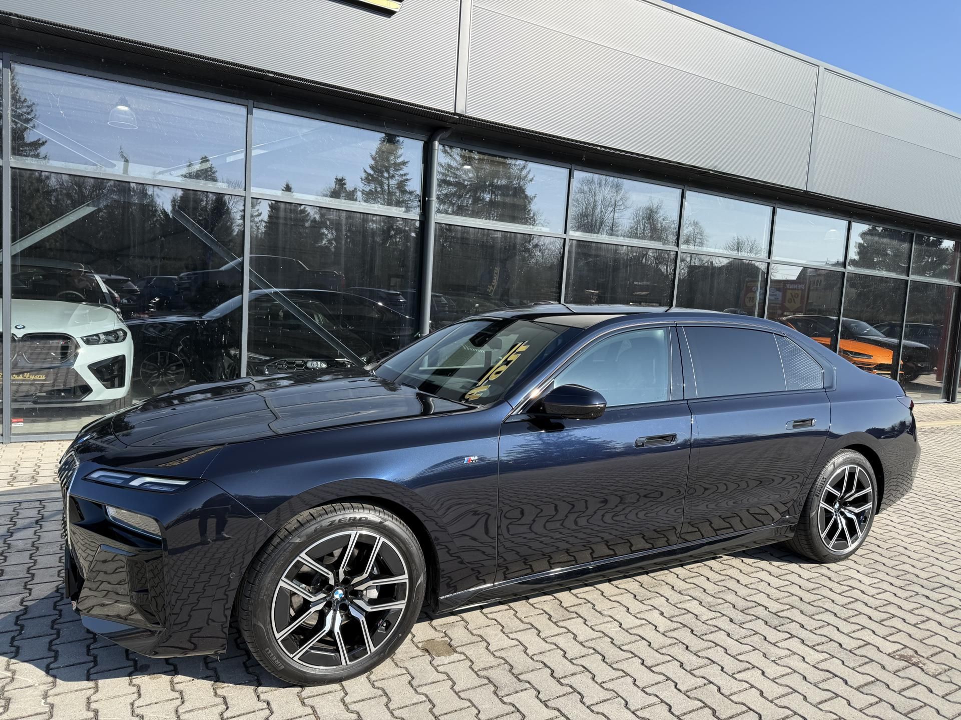 BMW Řada 7, 40XD 220kW M-PAKET INDIVIDUAL! - fotka 4