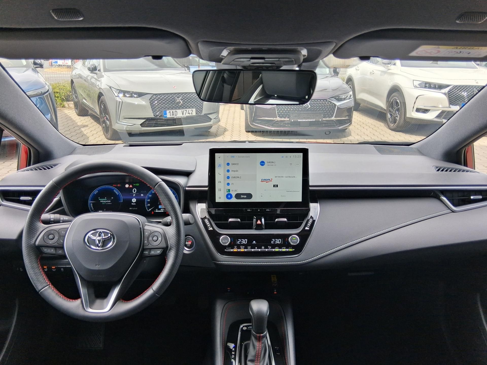 Toyota Corolla, GR SPORT 1.8 Hyb. 103 kW - fotka 2