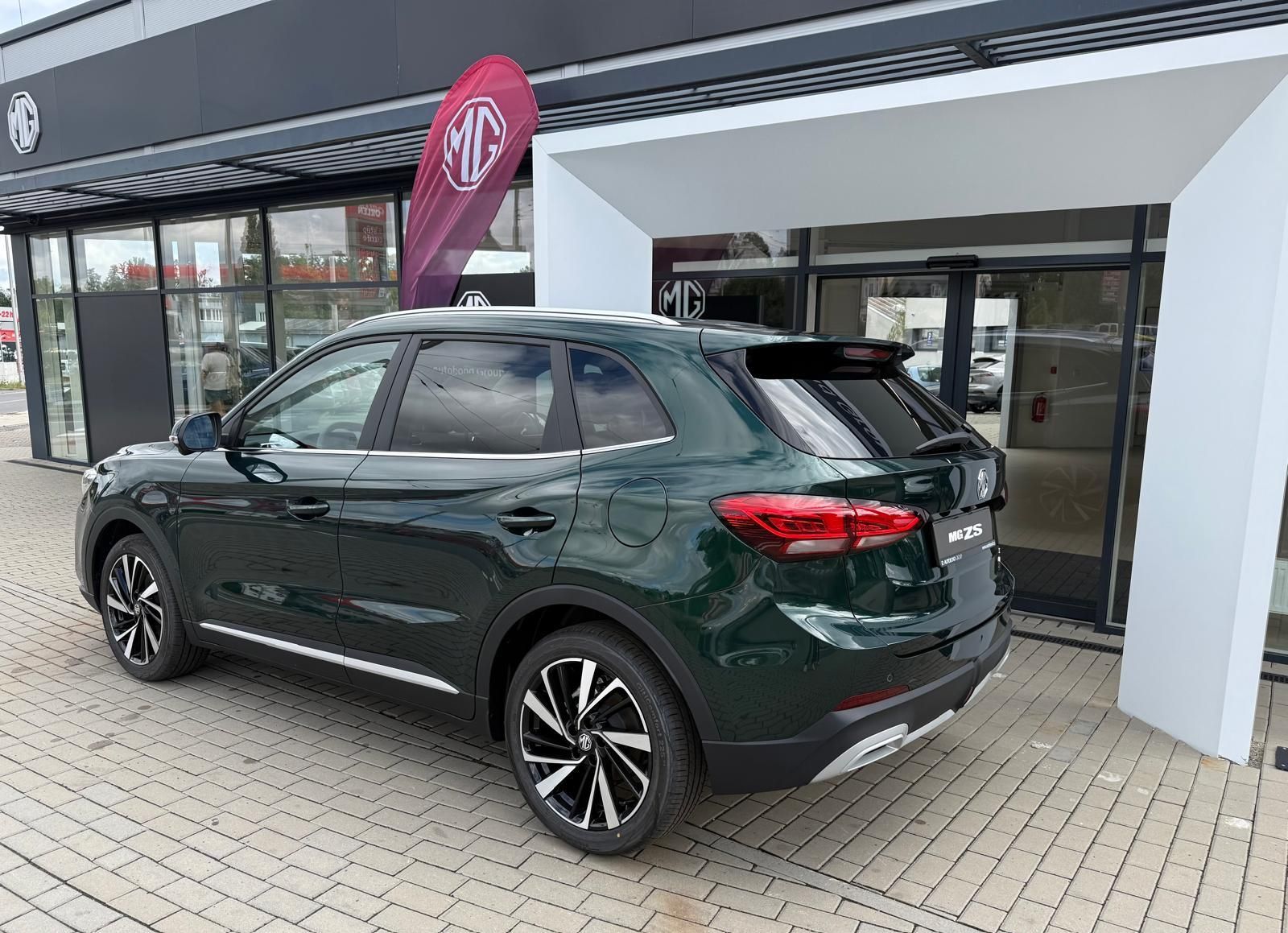 MG ZS, EXCLUSIVE Hybrid+ 145kW 4AT - fotka 4