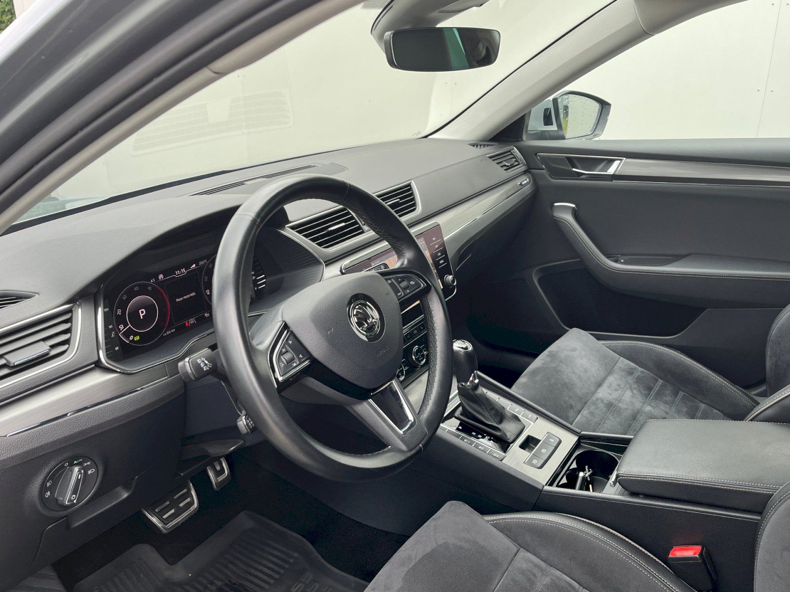 Škoda Superb, 2.0 TDI 140kW Scout Combi 4x4 - fotka 6
