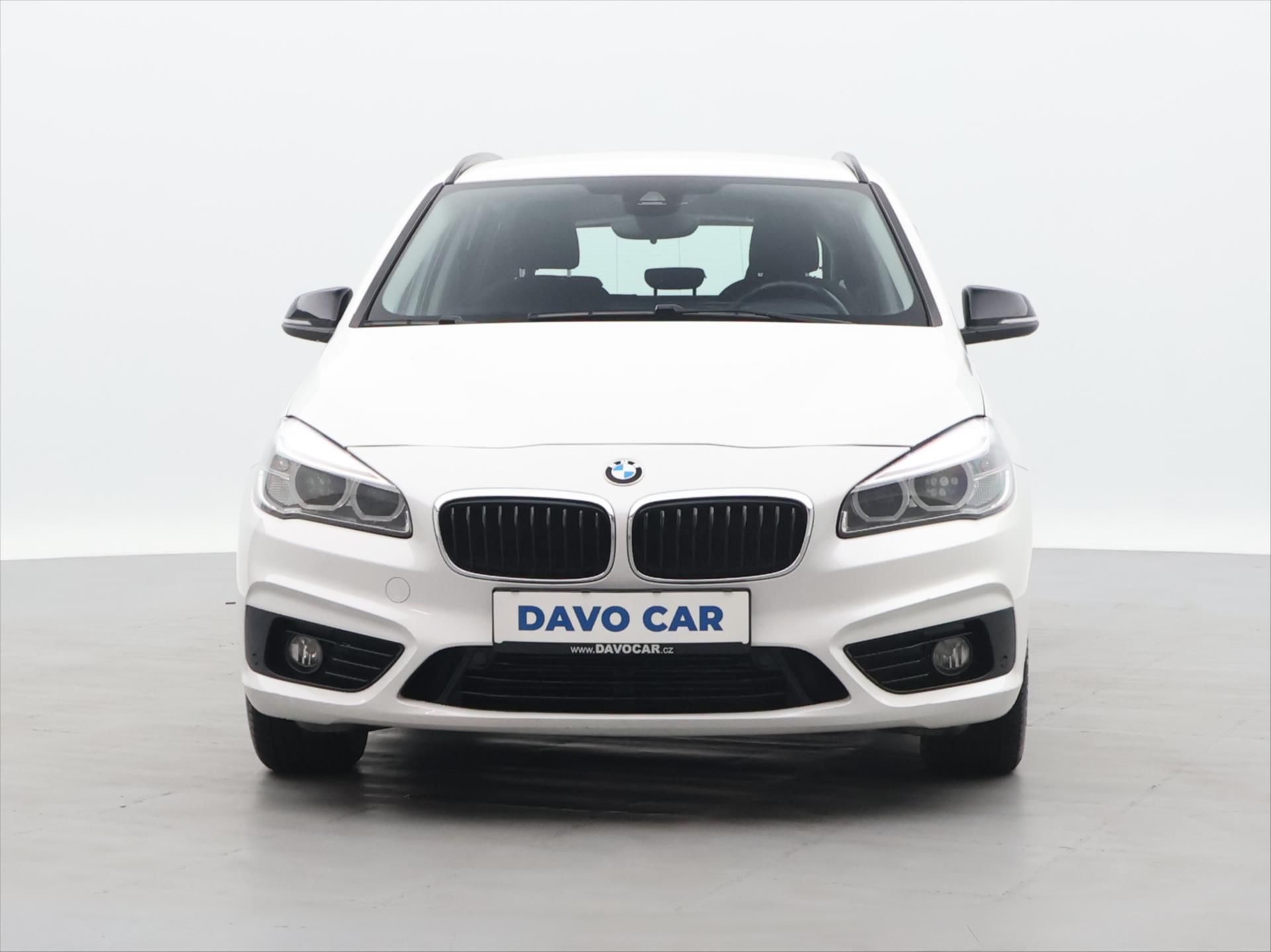 BMW Řada 2, 2,0 218da 110kW Sport line CZ - fotka 2