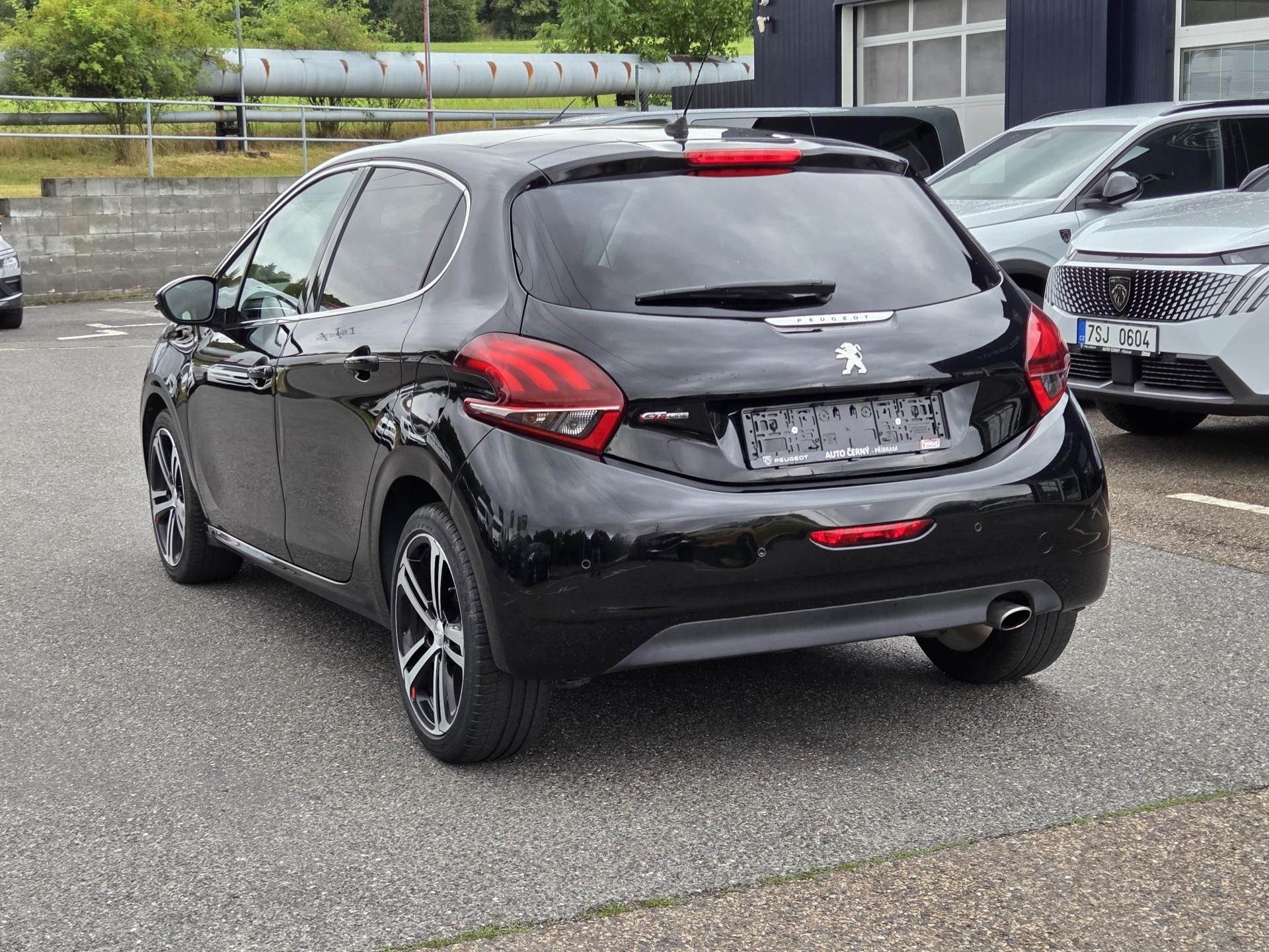 Peugeot 208, 1.2 PT 110 GTline EAT6 - fotka 3