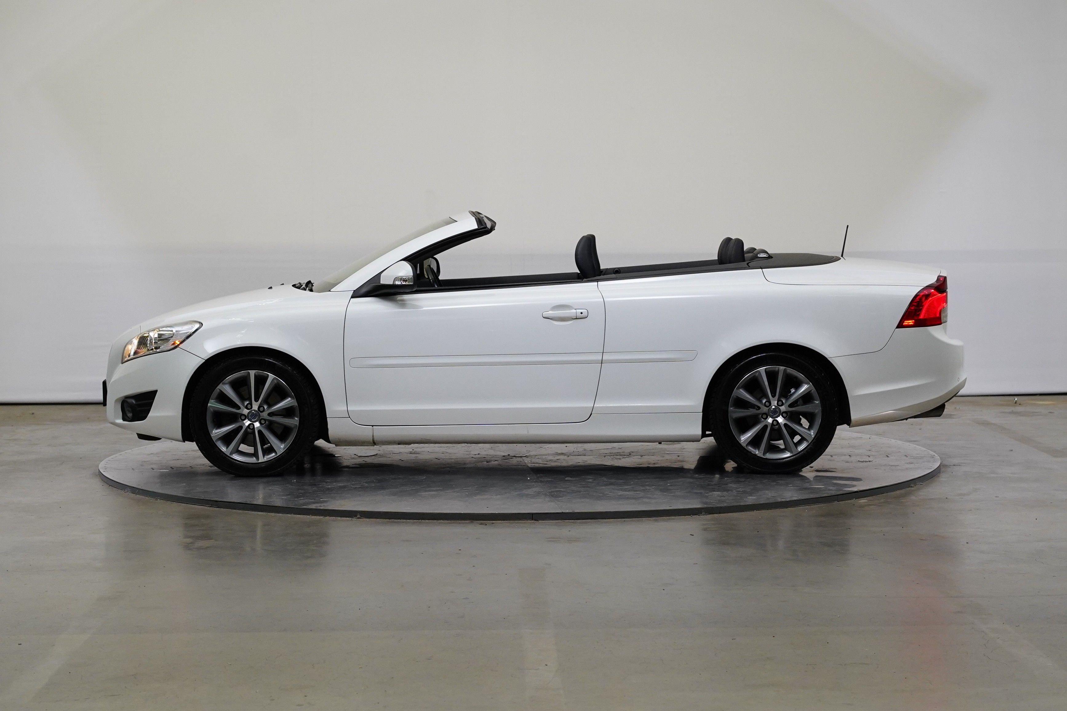 Volvo C70, 2.0 D3 110 kW Momentum - fotka 3