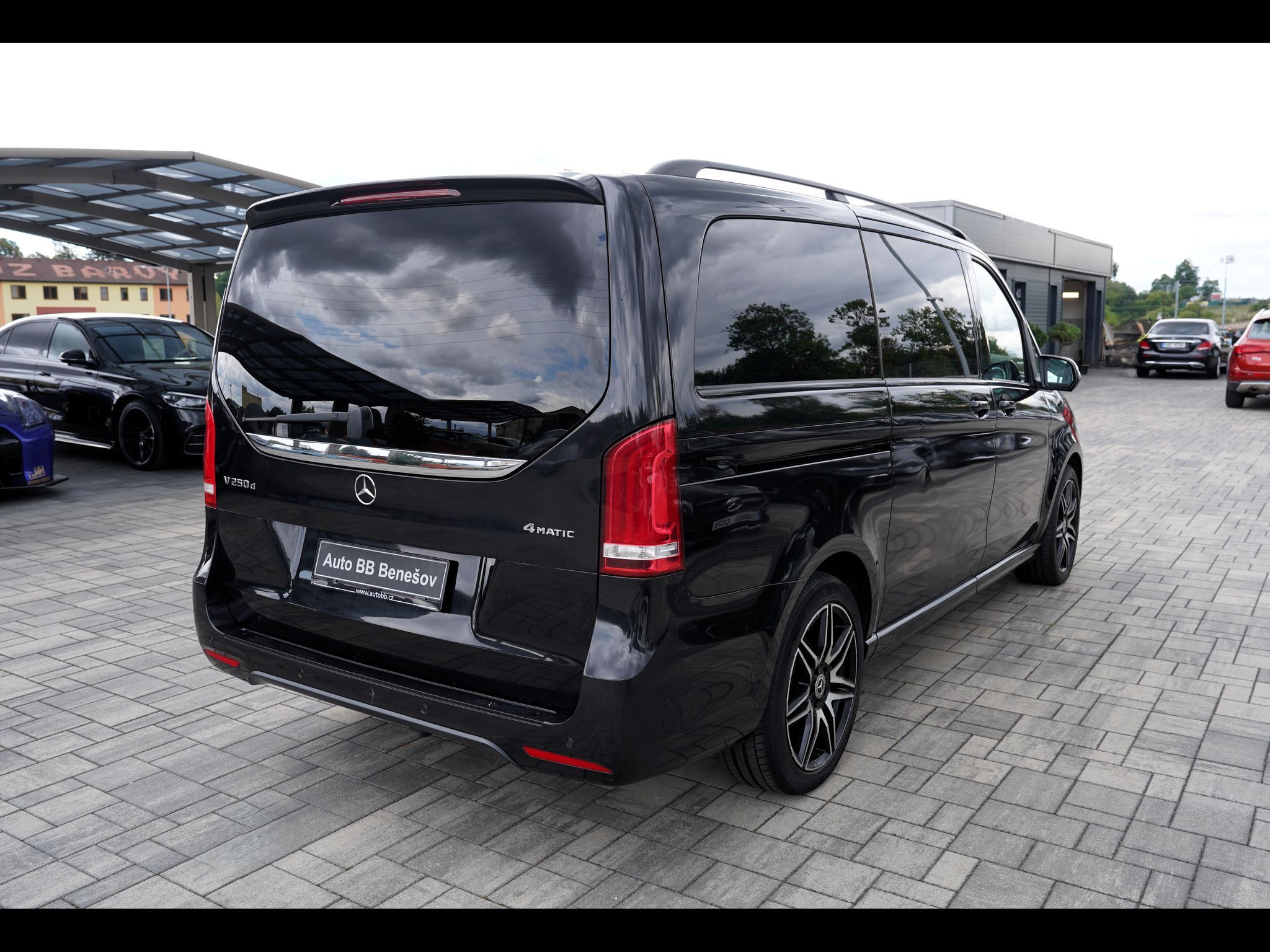 Mercedes-Benz Třídy V, V 250d L 4Matic Exclusive AMG - fotka 6