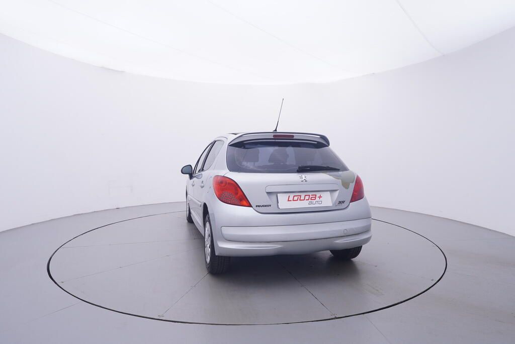 Peugeot 207, 1.4 16V 65 kW - fotka 4