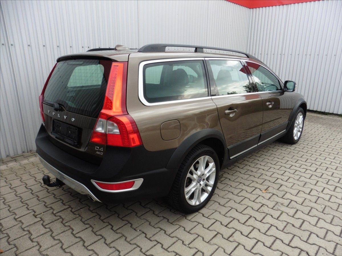 Volvo XC70, 2,4 2,4D Summum AWD, Navi... - fotka 4