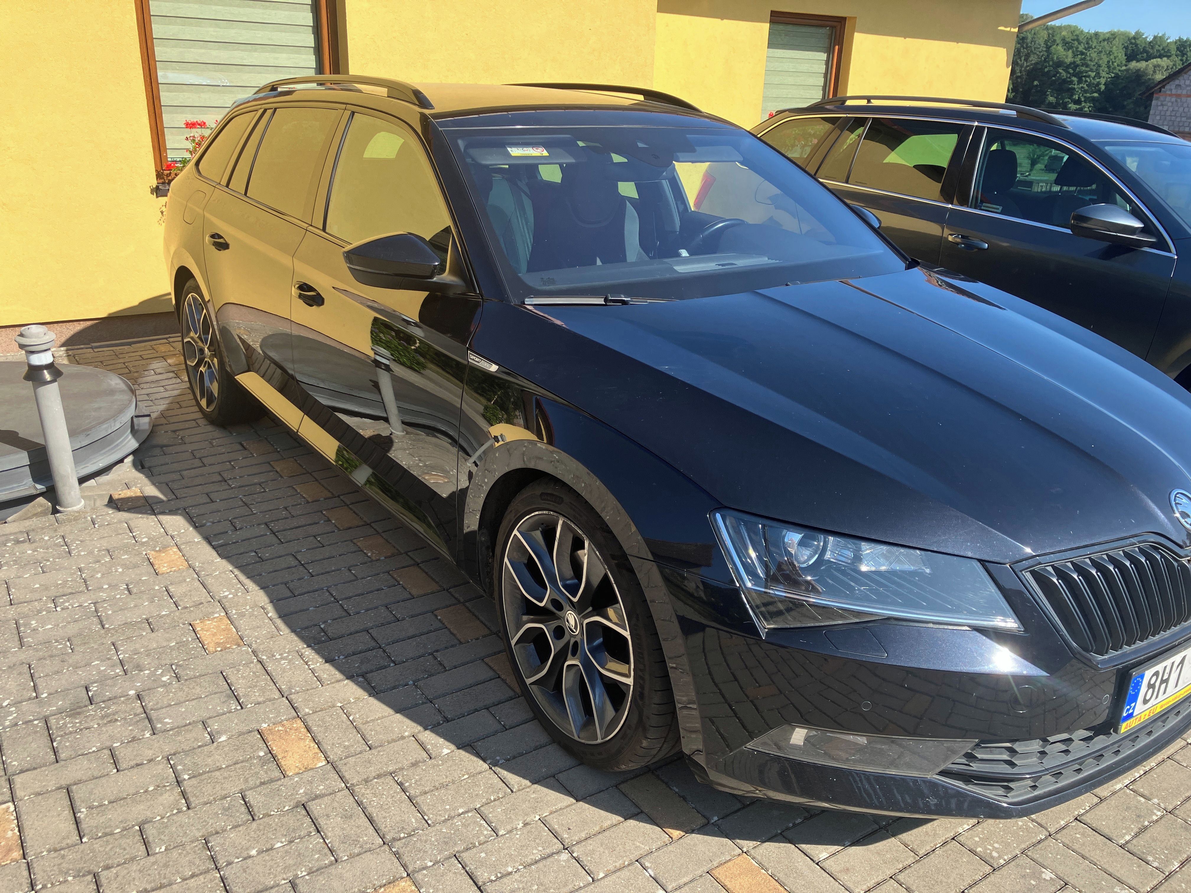Škoda Superb, 2,0 tdi combi sportline výbava - fotka 2