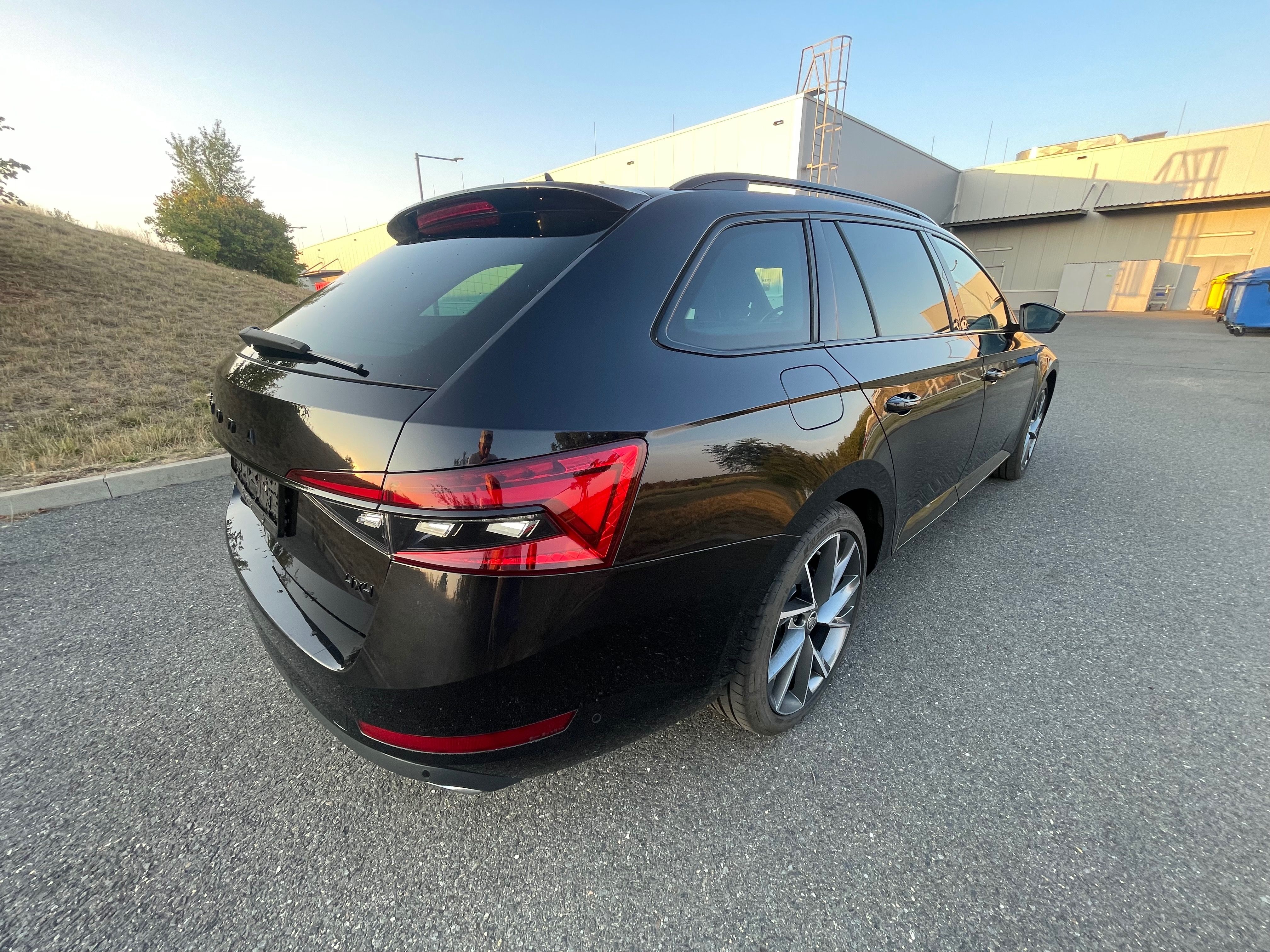 Škoda Superb, Sportline 2.0 TDI 147kW FULL - fotka 5