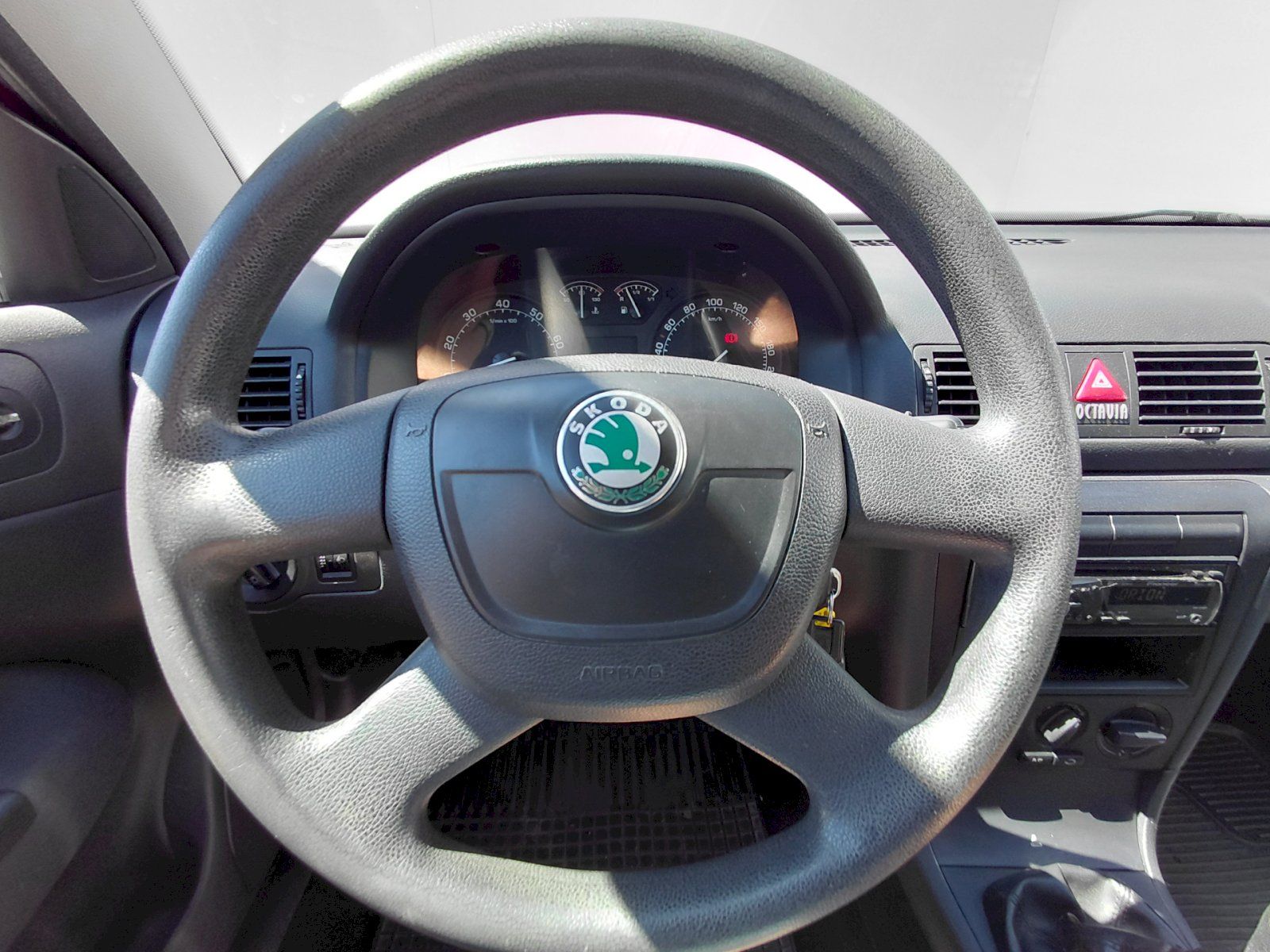 Škoda Octavia, 1.6 MPI Tour Trumf - fotka 5