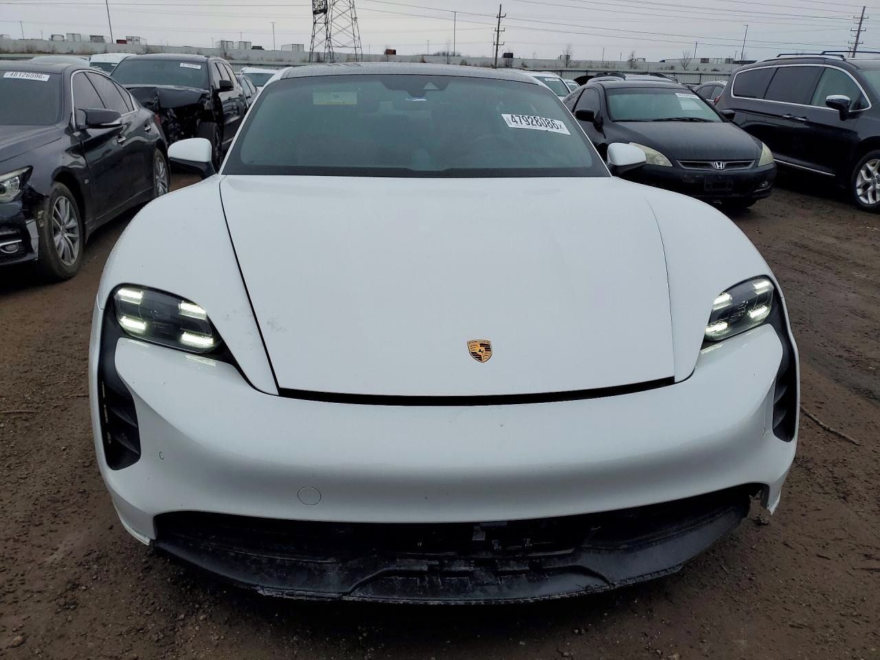 Porsche Taycan, Auto na cestě - fotka 5