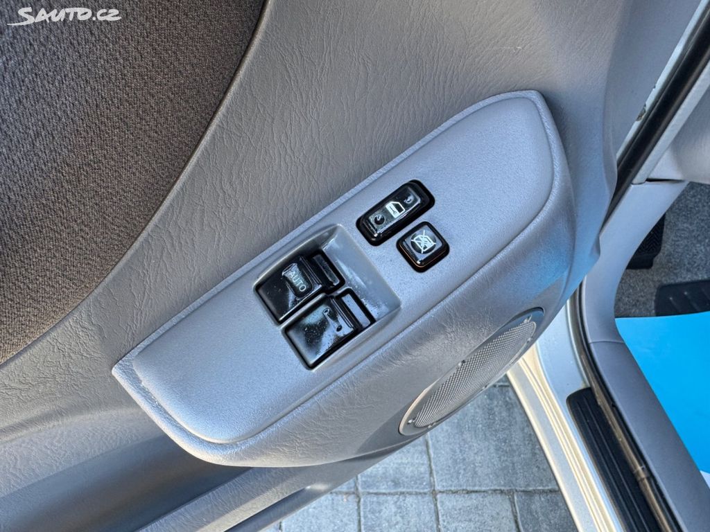 Toyota RAV4 2.0 D-4D 116 ch 4x4 • 3 portes • Boîte manuelle • Clim