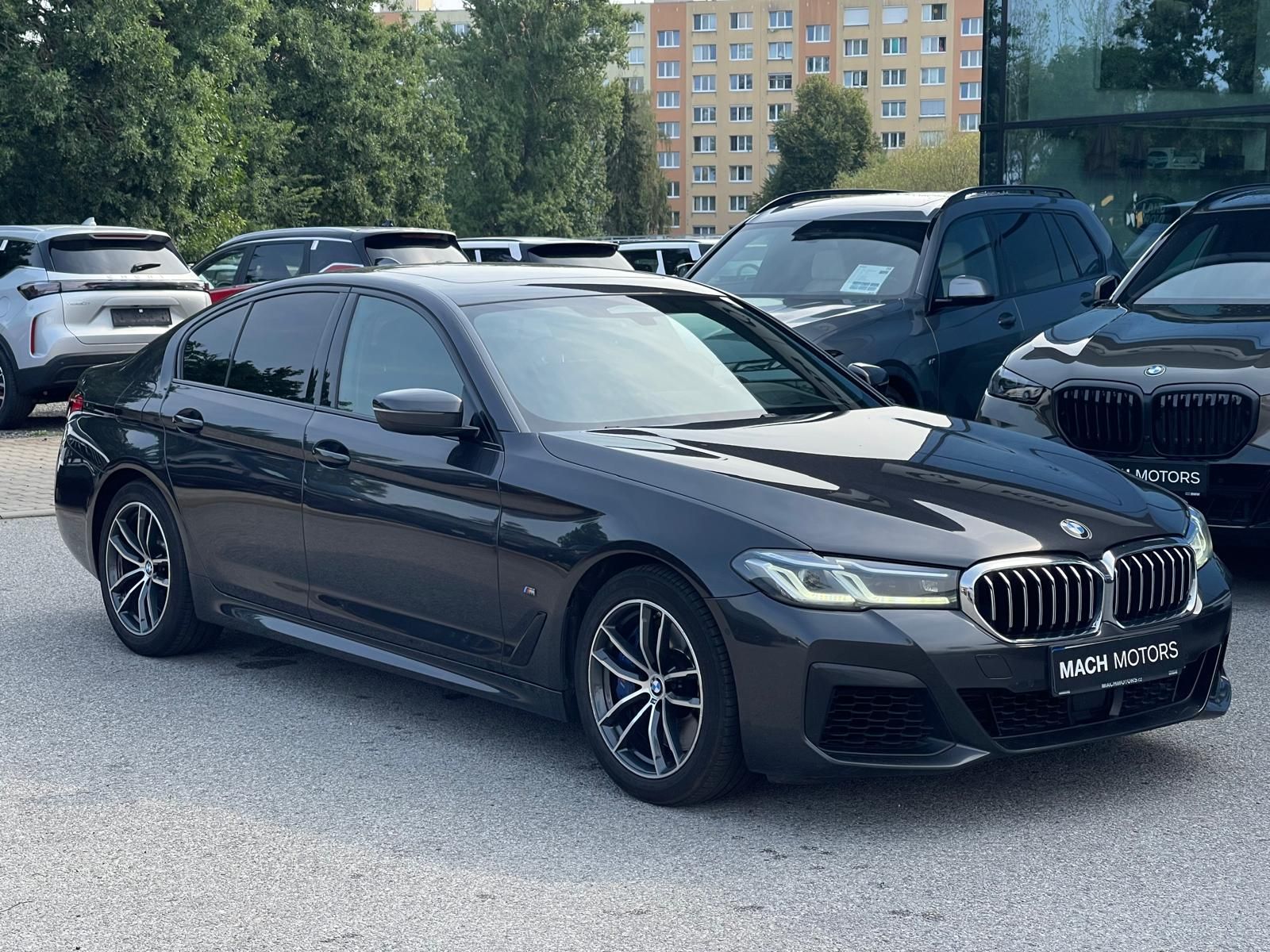 BMW Řada 5, 540i ExecutiveDrivePRO,1.maj - fotka 2