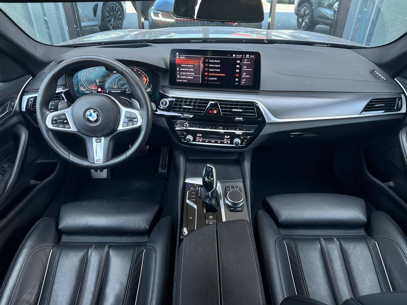 BMW Řada 5, 540i ExecutiveDrivePRO,1.maj - fotka 6