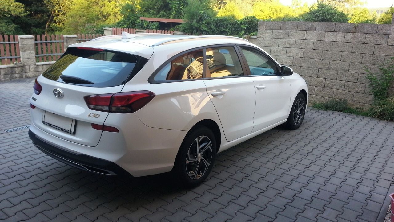 Hyundai i30, 1.0 T-Gdi Family Comfort Kombi - fotka 6
