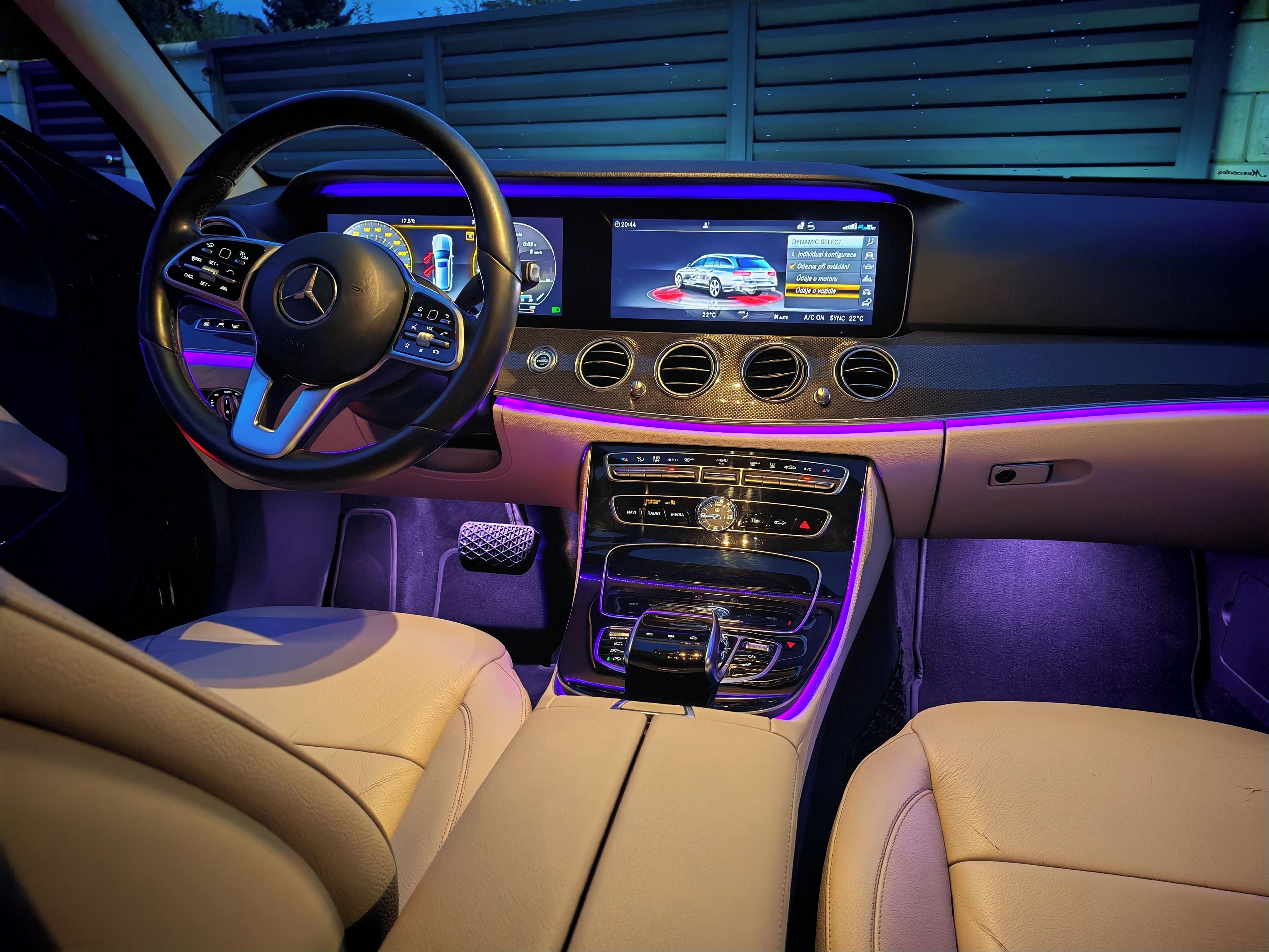 Mercedes-Benz Třídy E, 250HP, servisováno v aut. serv - fotka 6
