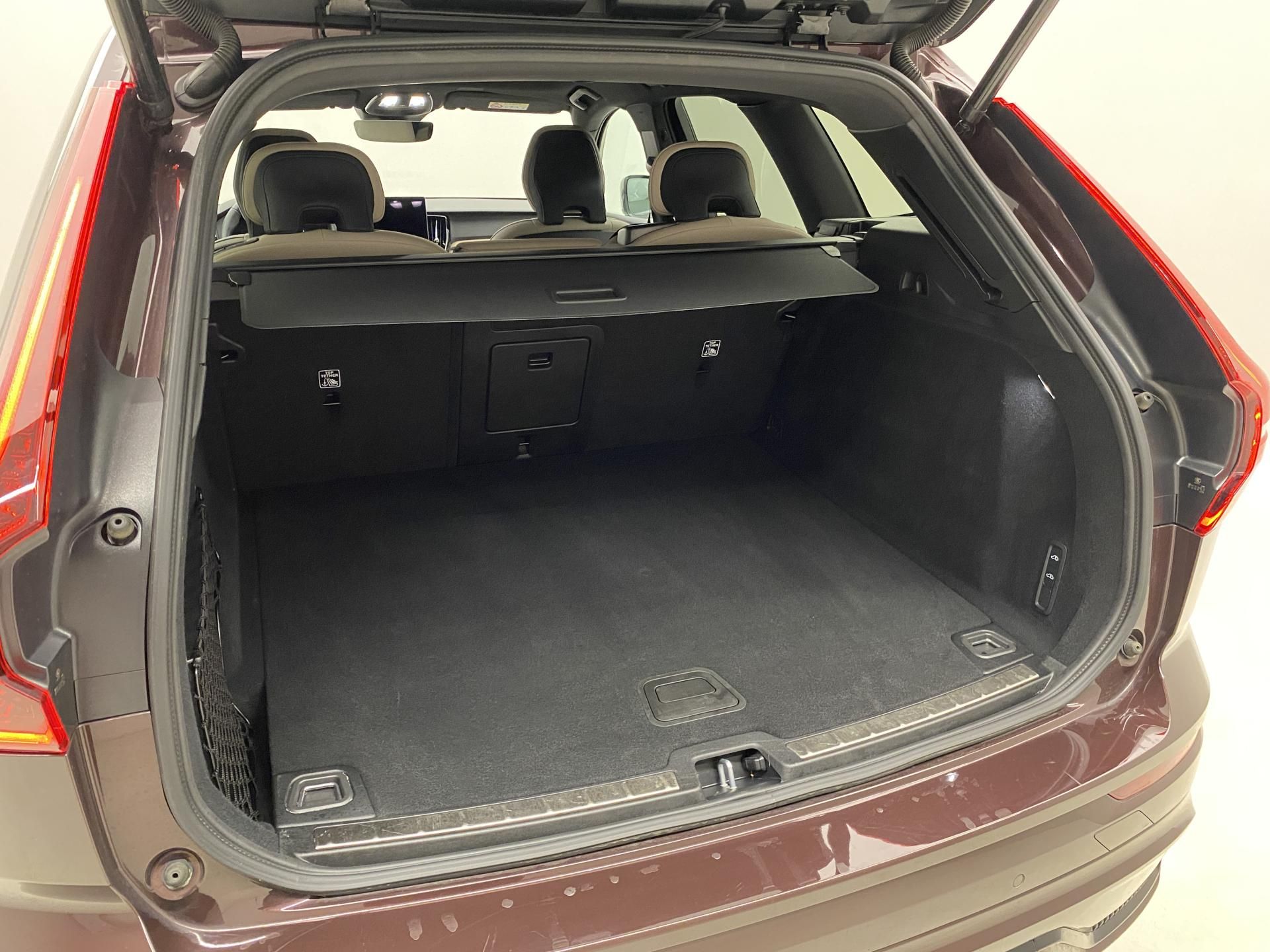 Volvo XC60, B5 AWD PLUS DARK - fotka 6