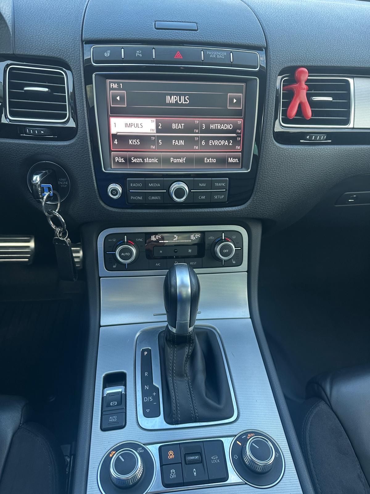Volkswagen Touareg, 3.0 TDi R-Line 4x4 - fotka 6