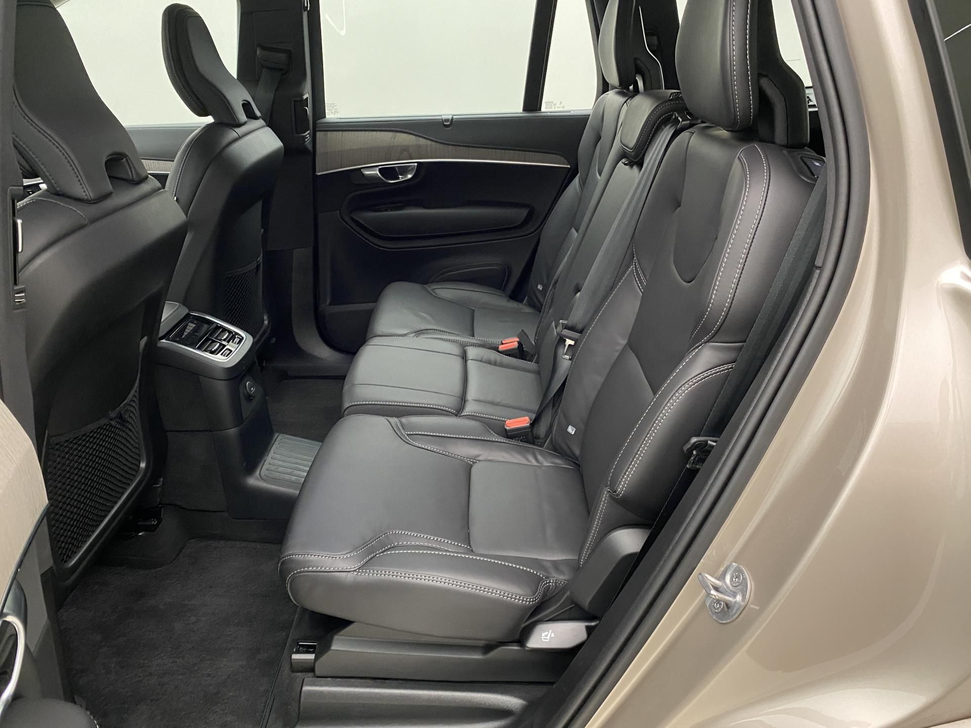 Volvo XC90, T8 AWD RECHARGE PLUS DARK - fotka 4