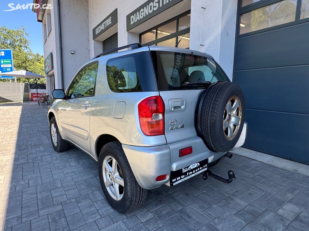 Toyota RAV4 2.0 D-4D 116 ch 4x4 • 3 portes • Boîte manuelle • Clim