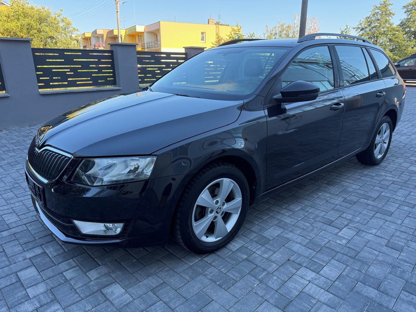 Škoda Octavia, KOMBI 2.0TDi 110kw ELEGANCE - fotka 2