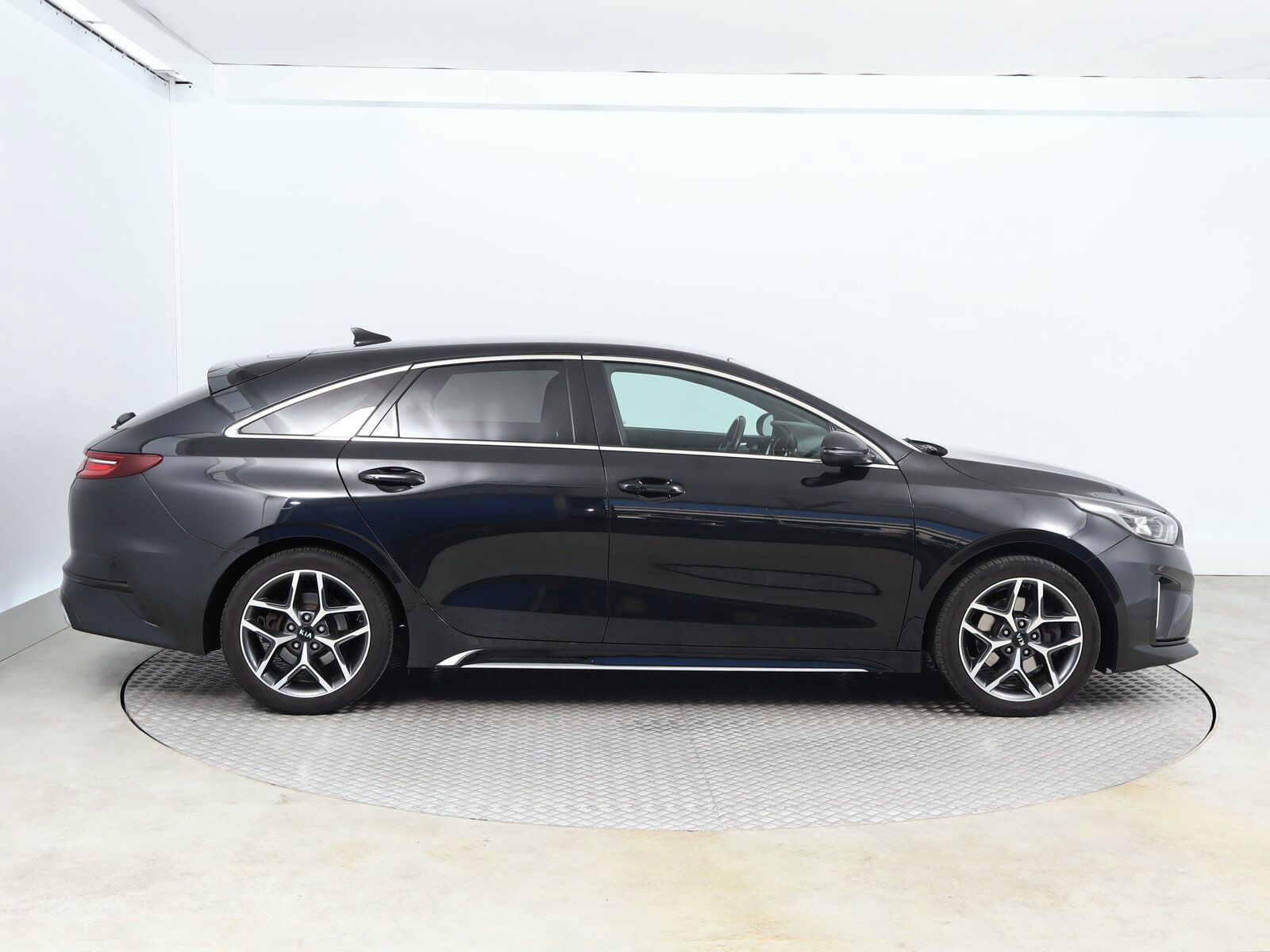 Kia ProCeed, 1.4 T-GDI, GT-Line, ČR,1.maj - fotka 6