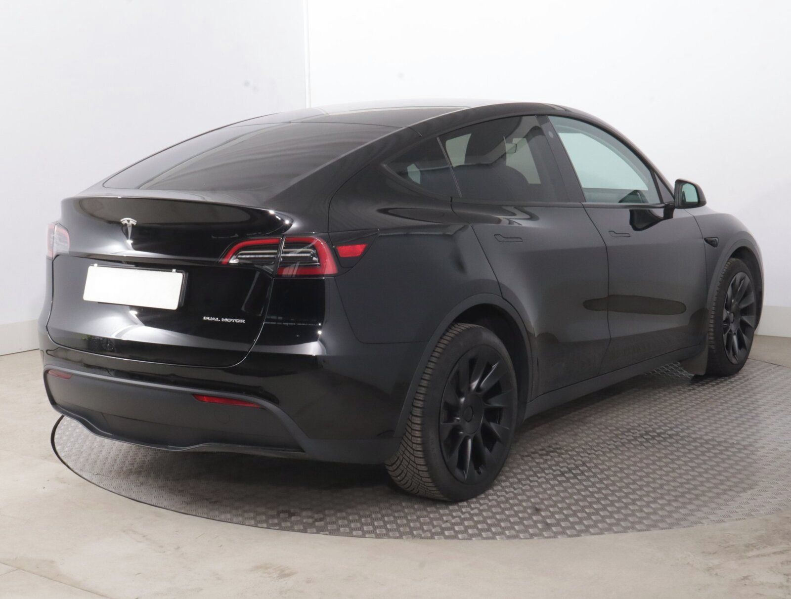 Tesla Model Y, Long Range AWD 75kWh, SoH 93% - fotka 5
